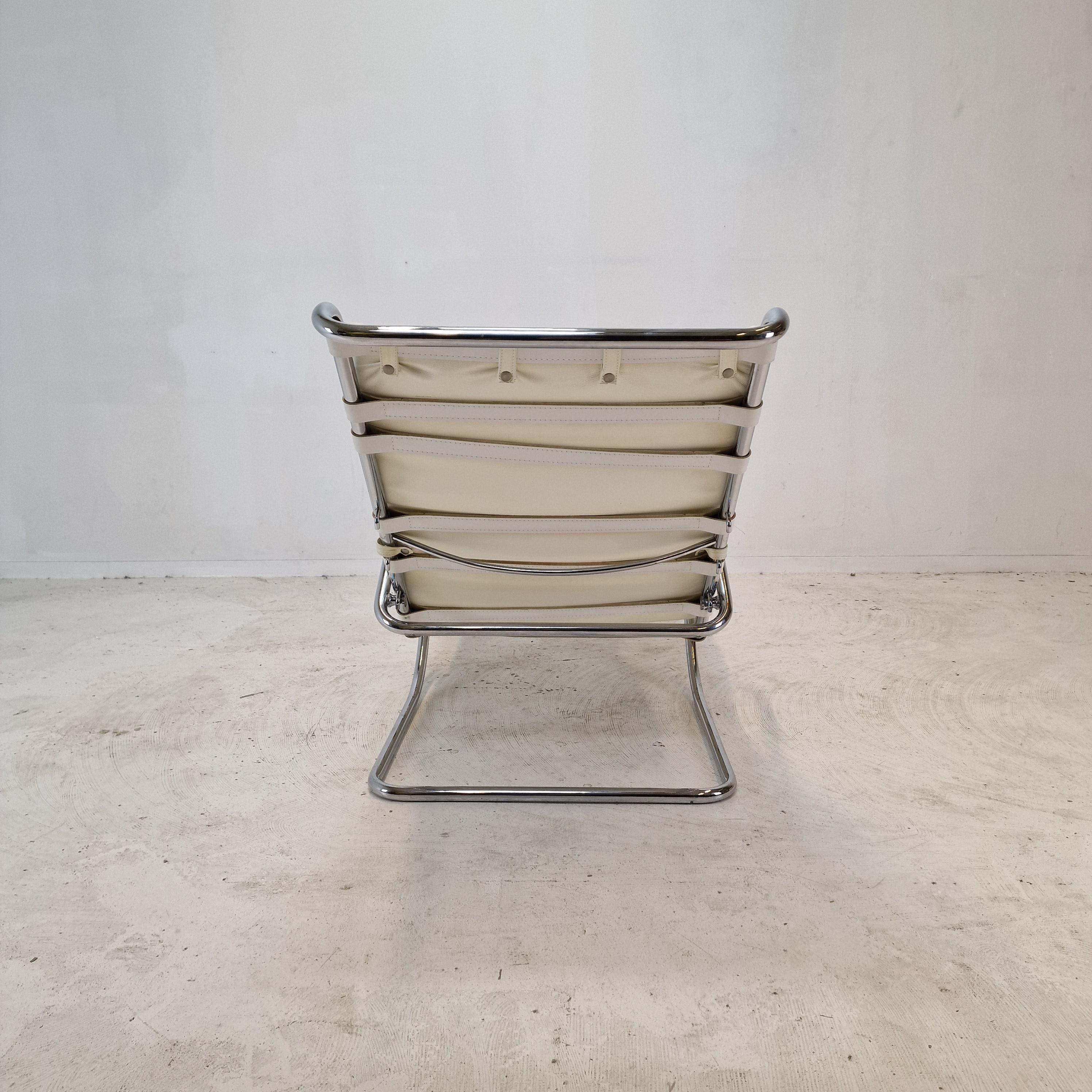 Acier Chaise longue modèle 242 de Mies van der Rohe pour Knoll International, années 1980