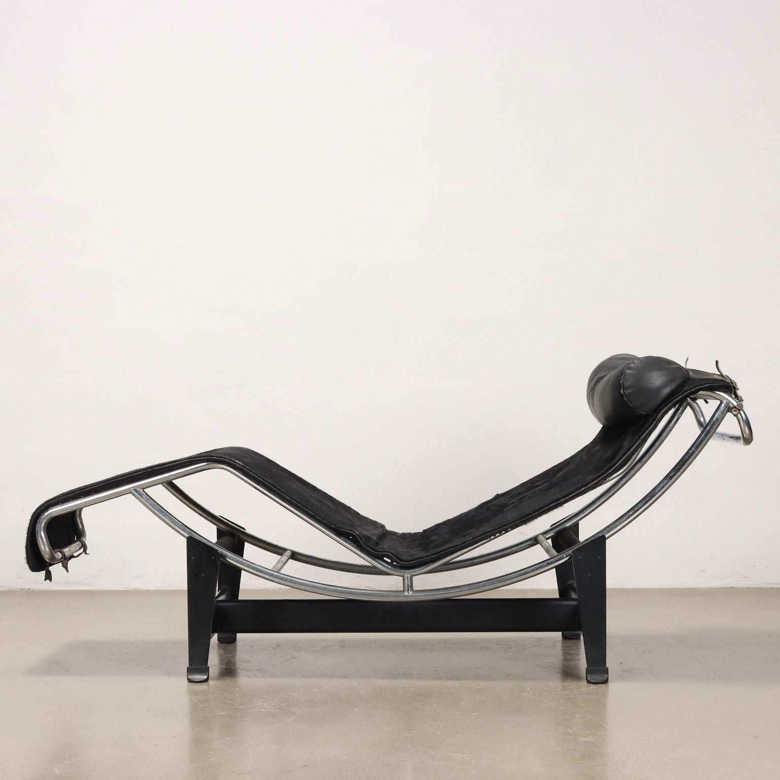 Mid-Century Modern Chaise Longue model 'LC4' Le Corbusier for Cassina 1980s For Sale
