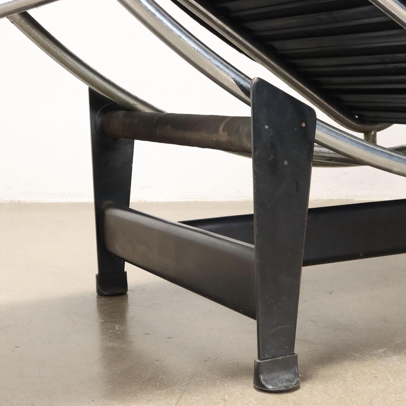 Metal Chaise Longue model 'LC4' Le Corbusier for Cassina 1980s For Sale