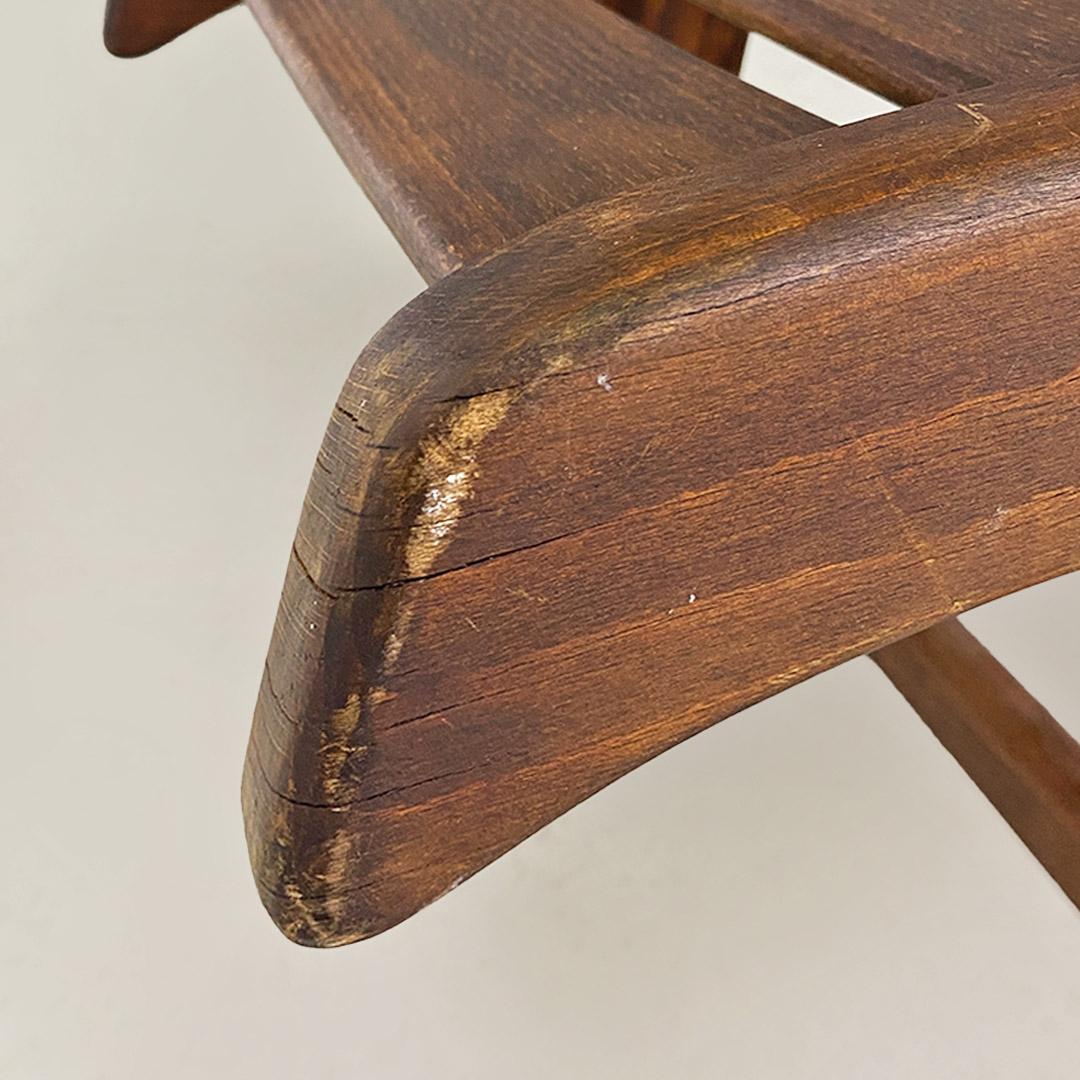 Chaise longue o sdraio italiana di metà secolo in legno massello di teak 1960 ca For Sale 4