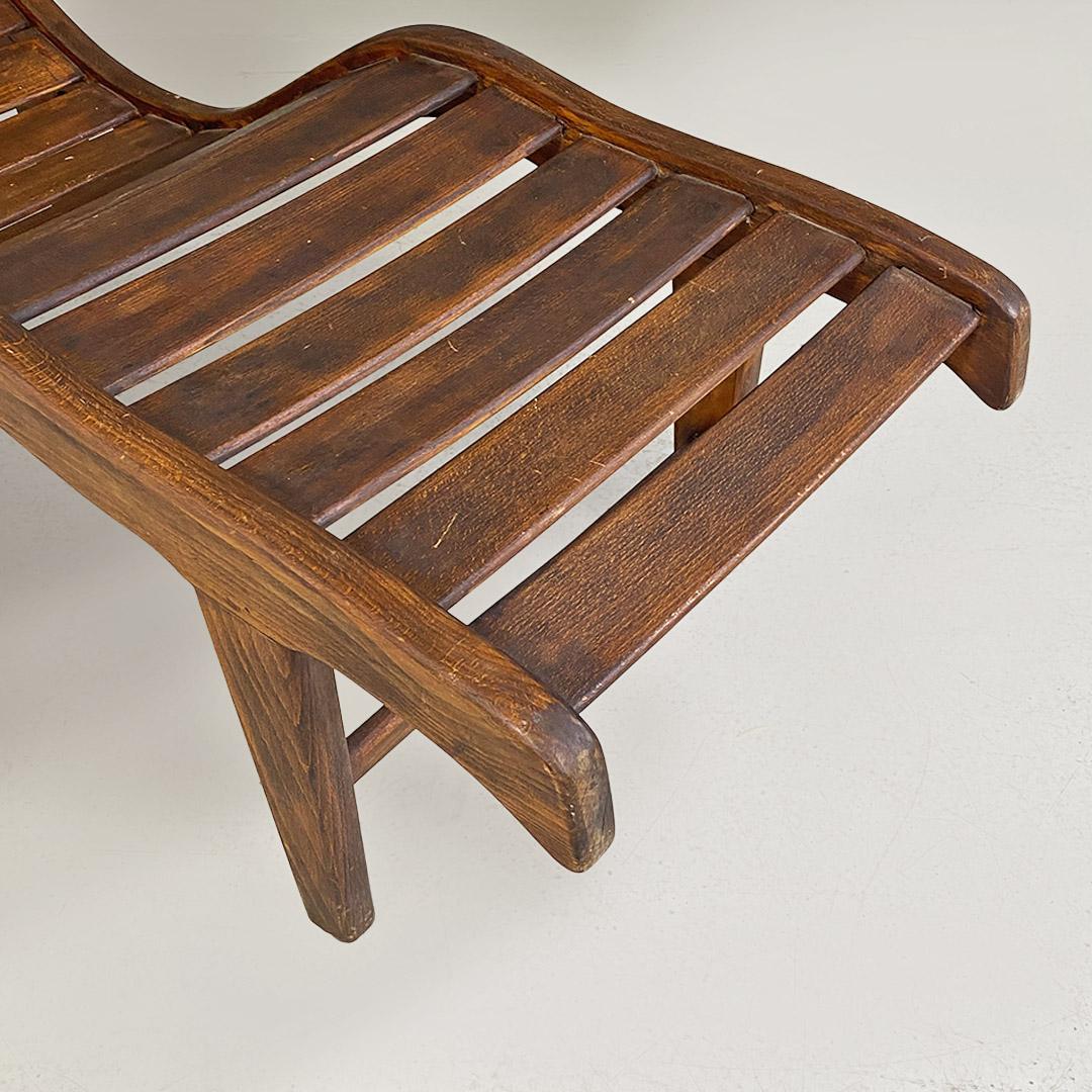 Mid-20th Century Chaise longue o sdraio italiana di metà secolo in legno massello di teak 1960 ca For Sale