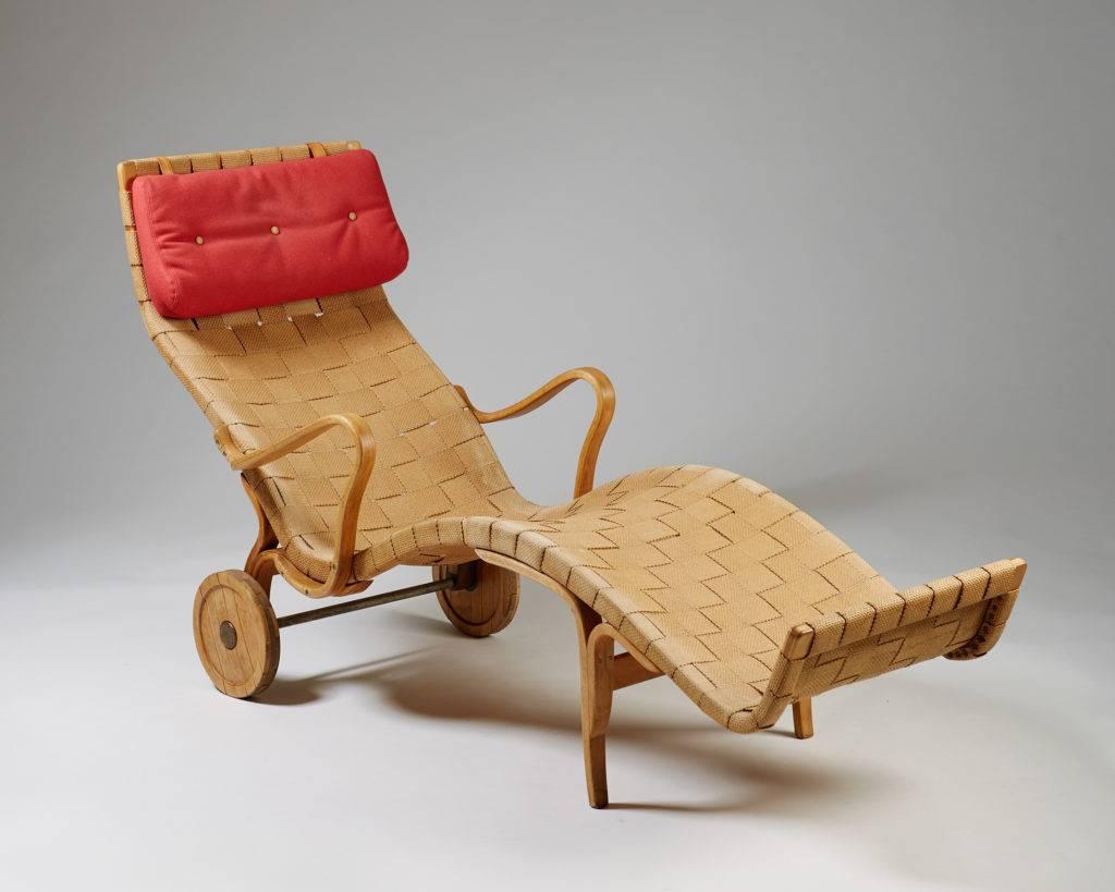Scandinavian Modern Chaise Longue “Pernilla” Designed by Bruno Mathsson for Karl Mathsson, Sweden For Sale