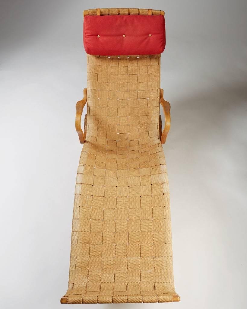 Mid-20th Century Chaise Longue “Pernilla” Designed by Bruno Mathsson for Karl Mathsson, Sweden For Sale