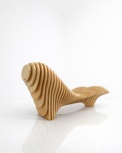 Chaise longue scultorea in multistrato di betulla