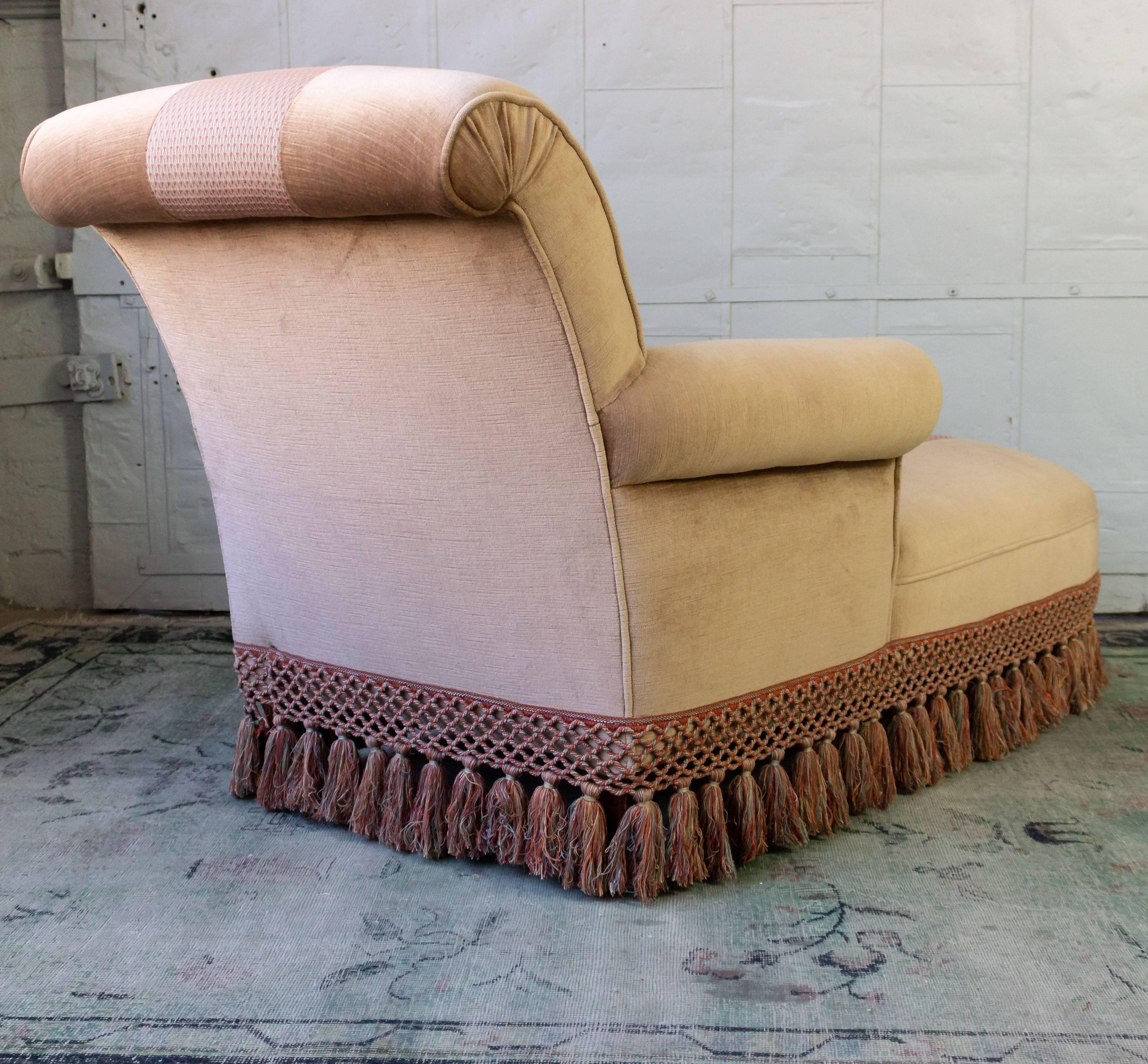 Chaise Longue With Contrasting Fabric and Trim 5