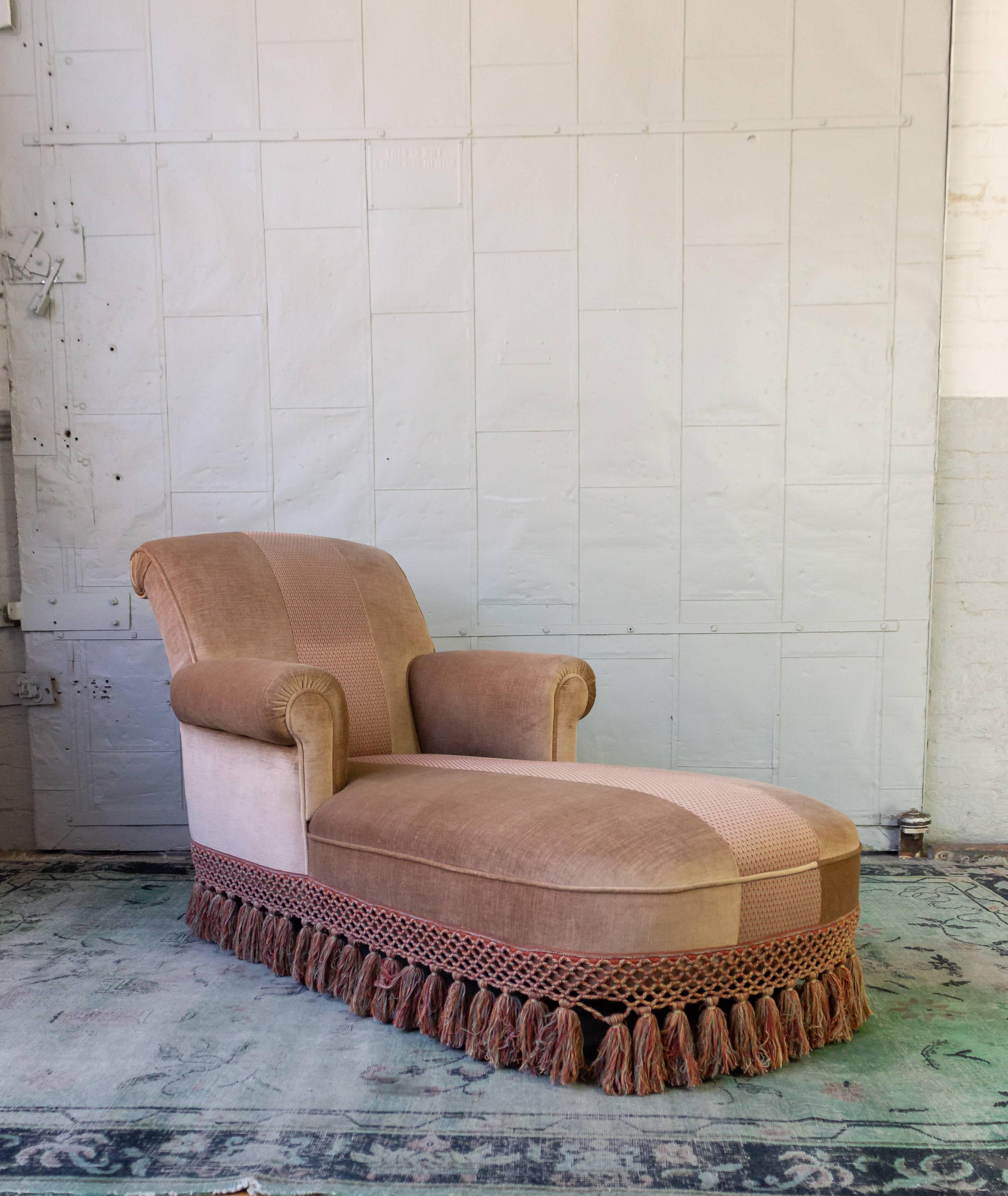 French  chaise longue in original fabric with boullion fringe. It has tapered legs. The upholstery is in very good condition.  Circa 1940-1950
Sold as is.

The discounted price is the final net.