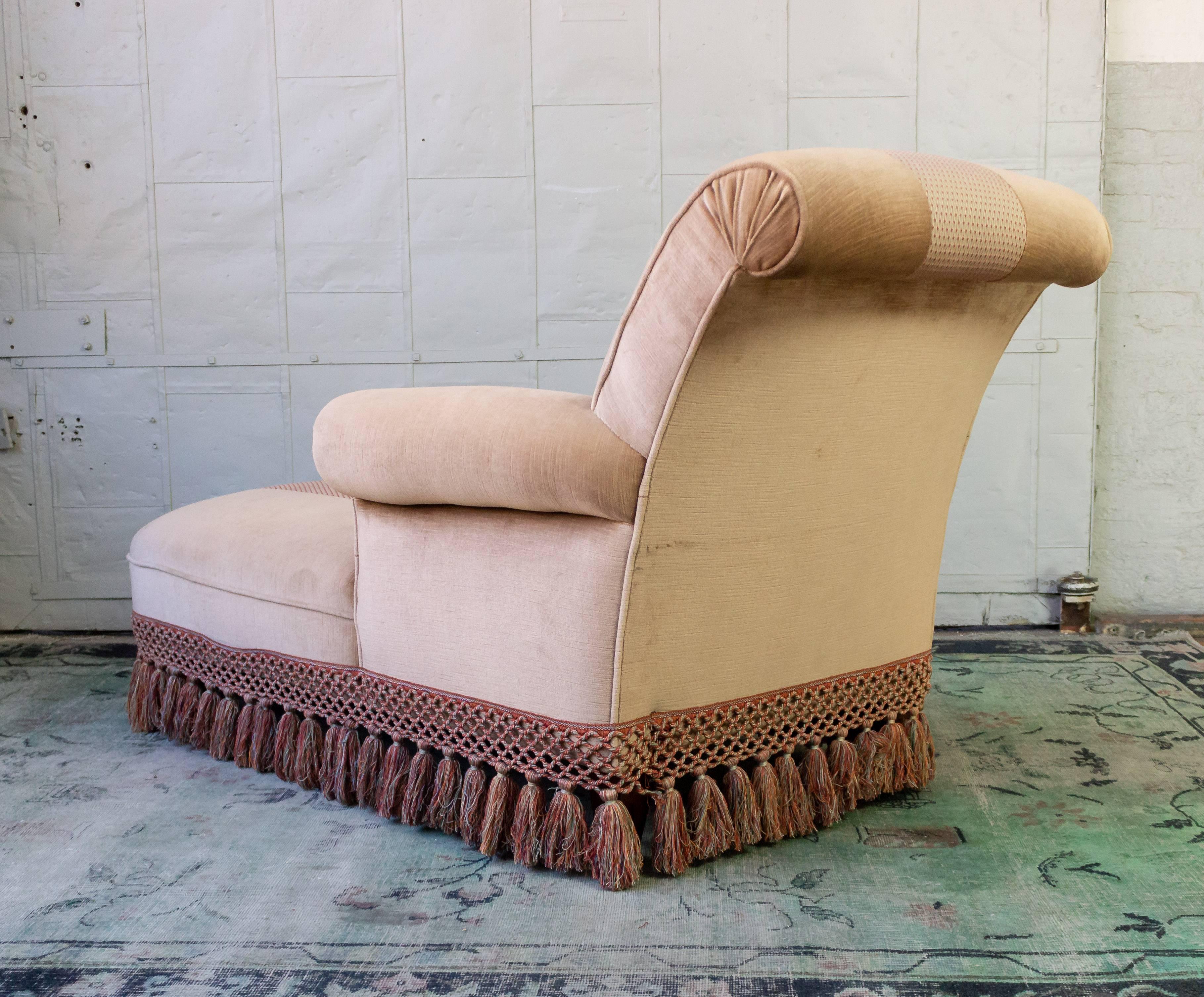 Chaise Longue With Contrasting Fabric and Trim 3