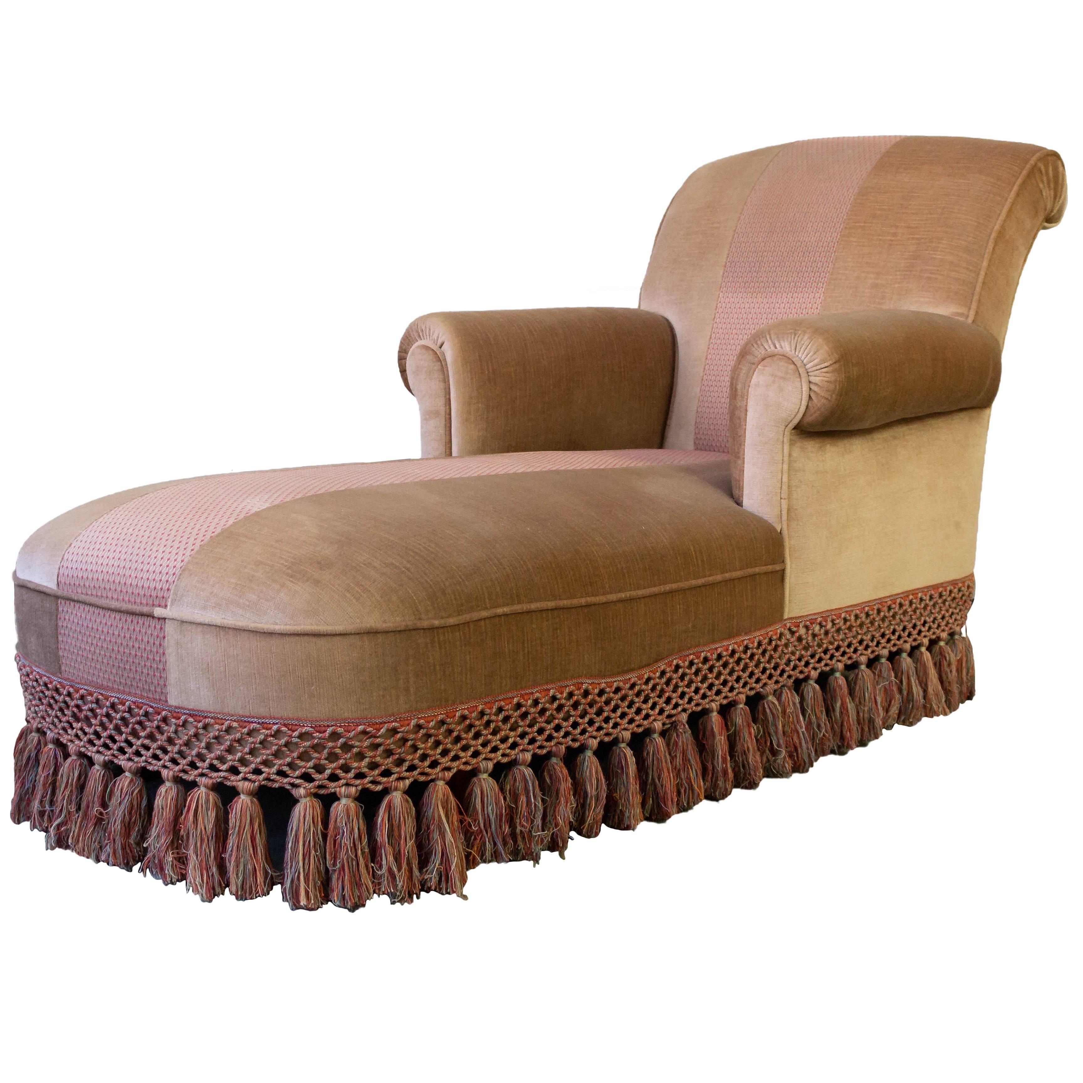 Chaise Longue With Contrasting Fabric and Trim