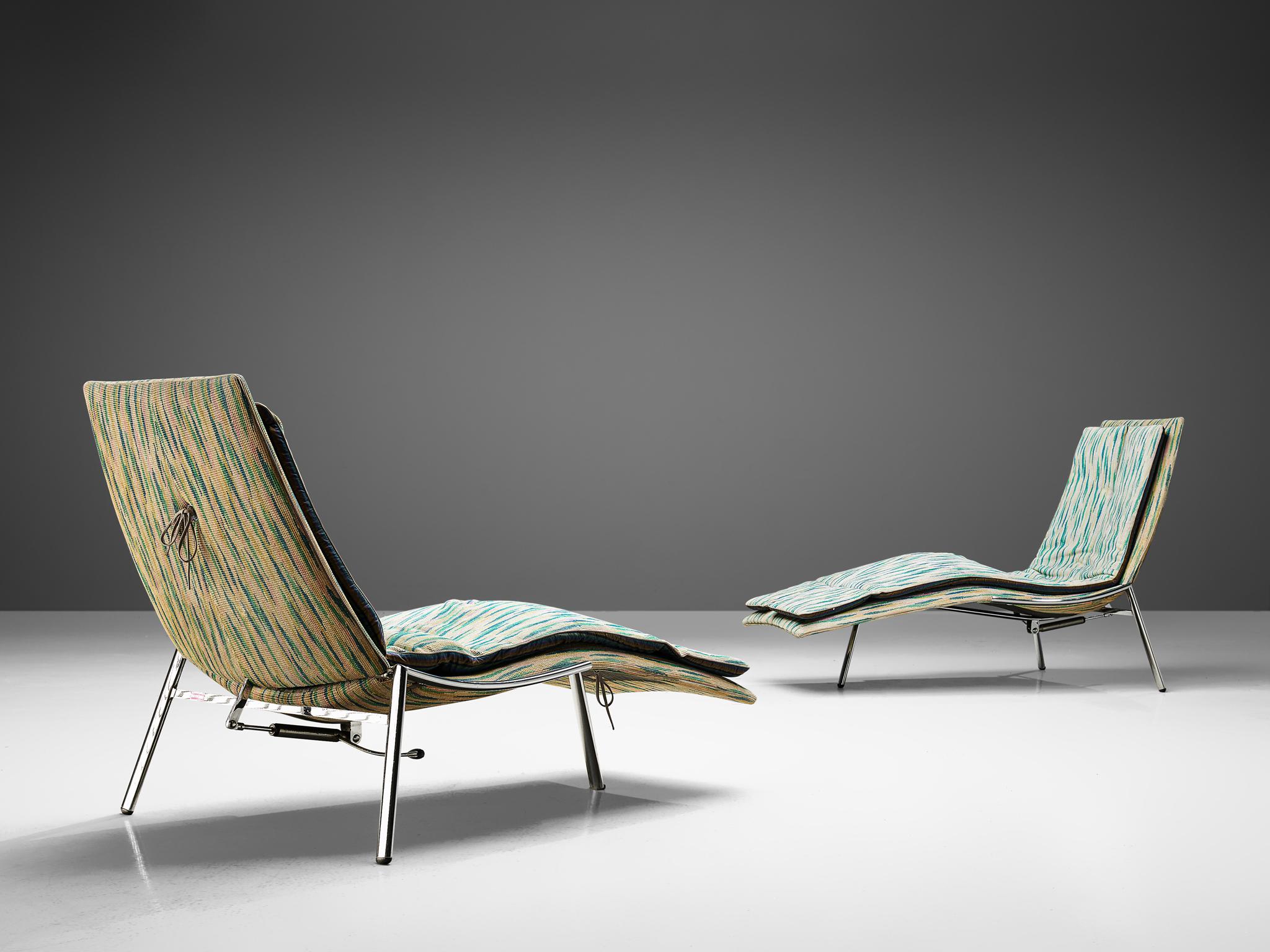 Giovanni Offredi for Saporiti Italia, chaise longues, chrome, textured multicolored upholstery, Italy, 1970s

These wonderful lounge chairs are designed bij Giovanni Offredi for the Italian manufacturer Saporiti. The multicolored upholstery make for