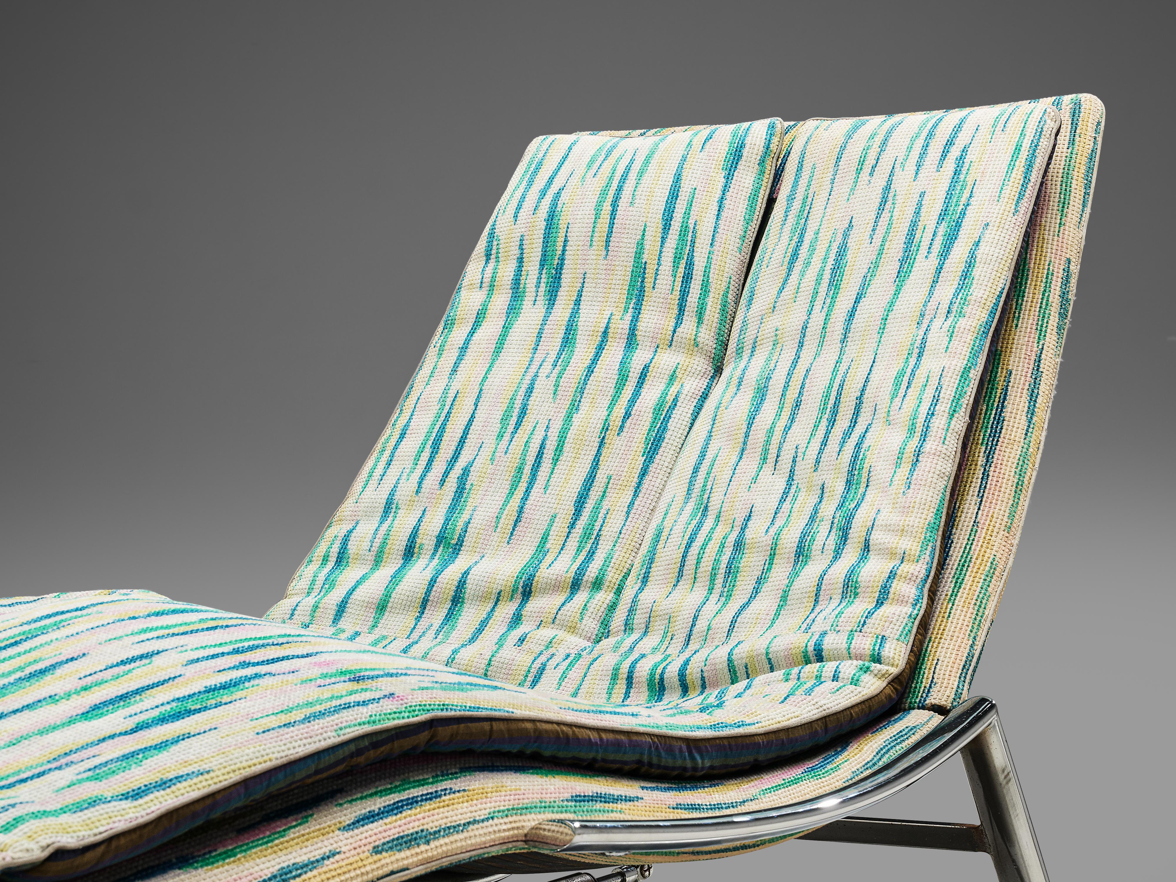 Mid-Century Modern Giovanni Offredi for Saporiti Chaise Longues in Vibrant Upholstery  For Sale