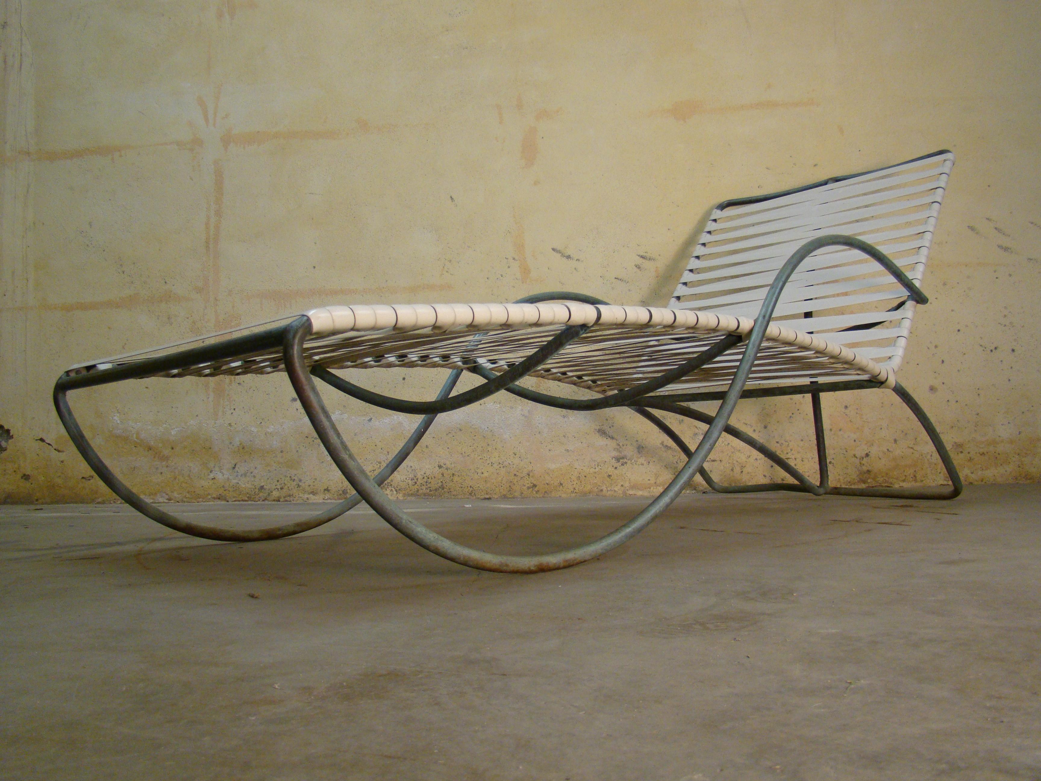 Chaise Lounge '#1' by Walter Lamb for Brown-Jordan Outdoor in Bronze Tubing In Good Condition In Denver, CO