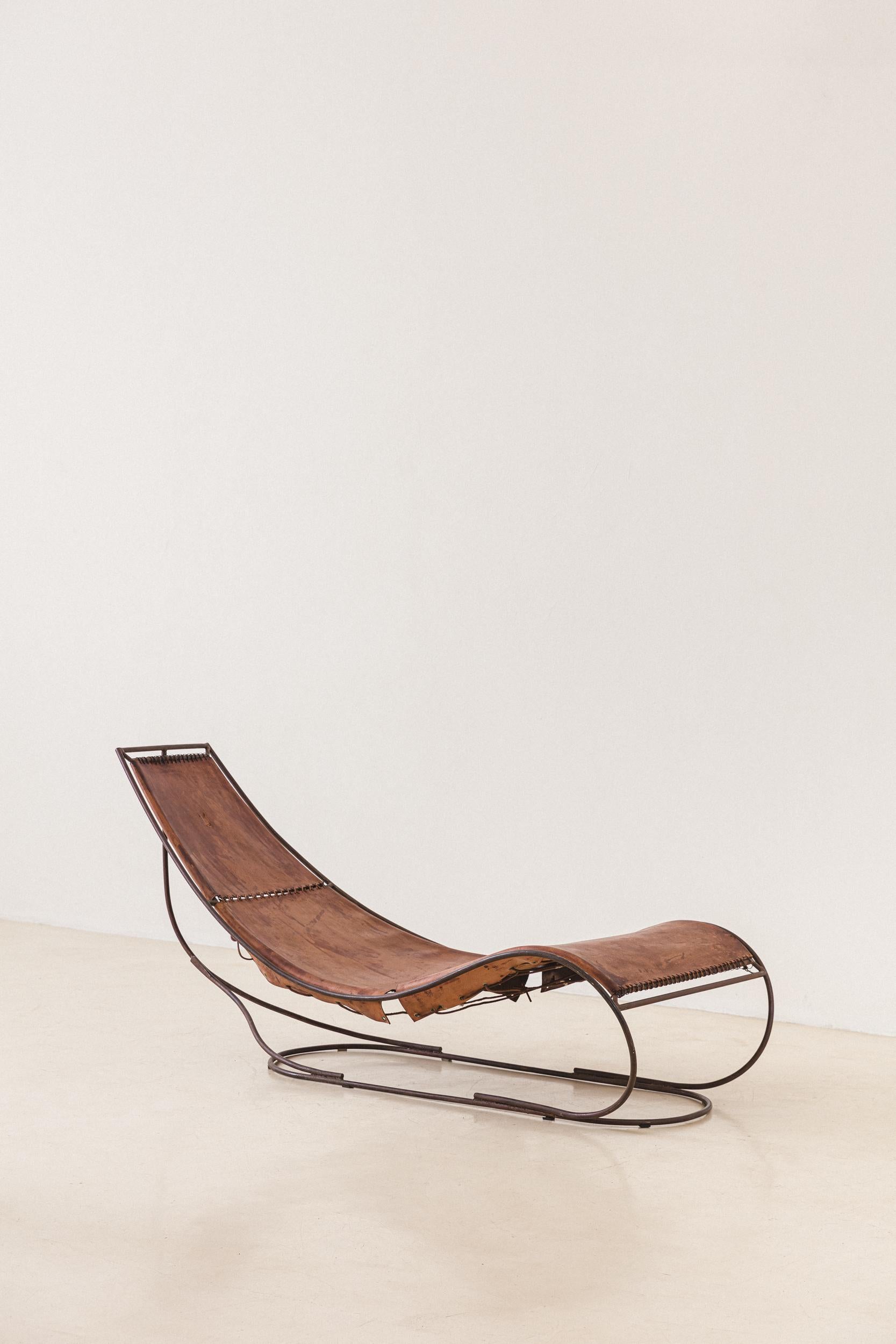 Chaise Longue with iron and leather structure, designed by Hugo França from the 1980s.
