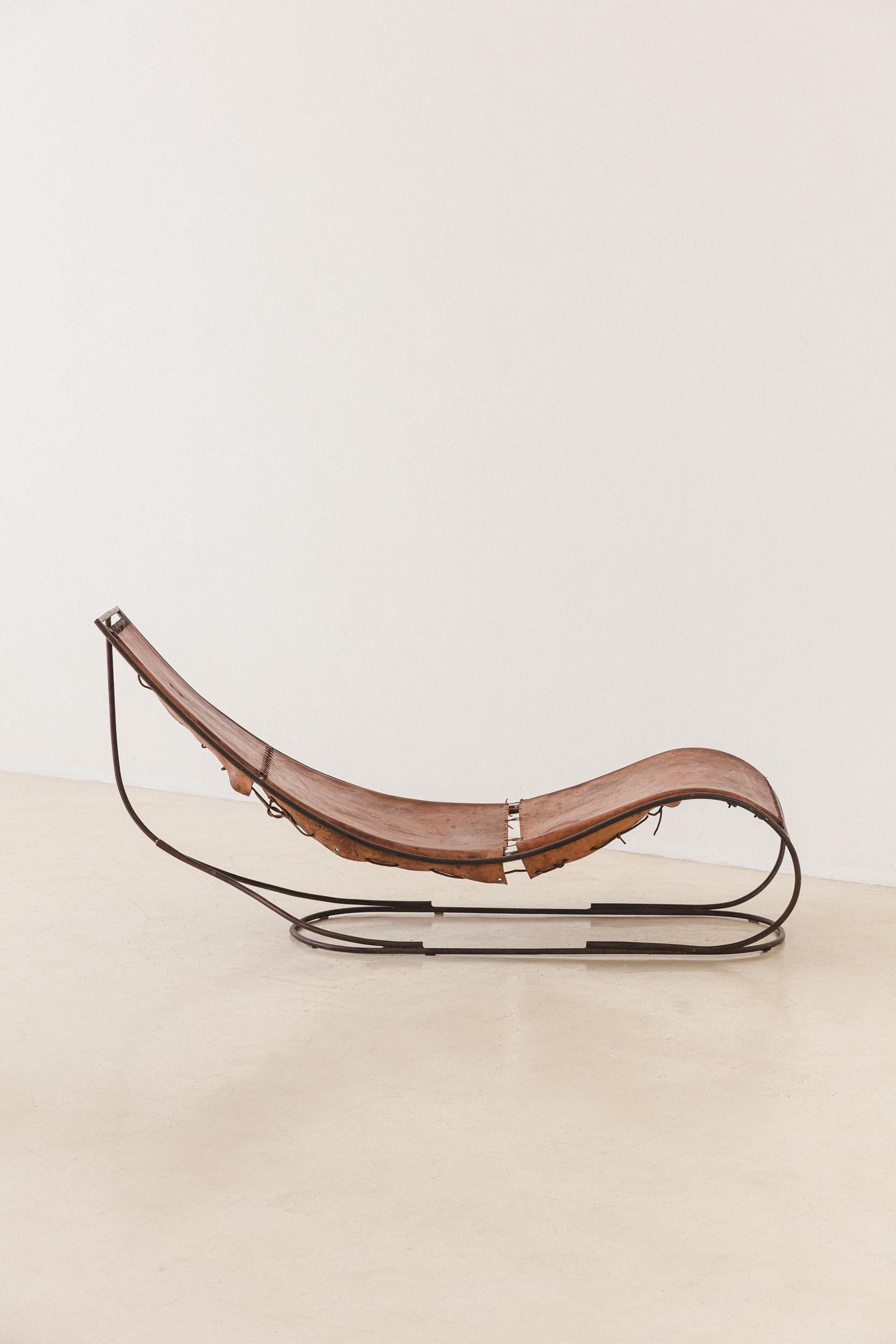 Mid-Century Modern Chaise Lounge by Hugo França, Leather and Iron, Brazil, 1980s For Sale