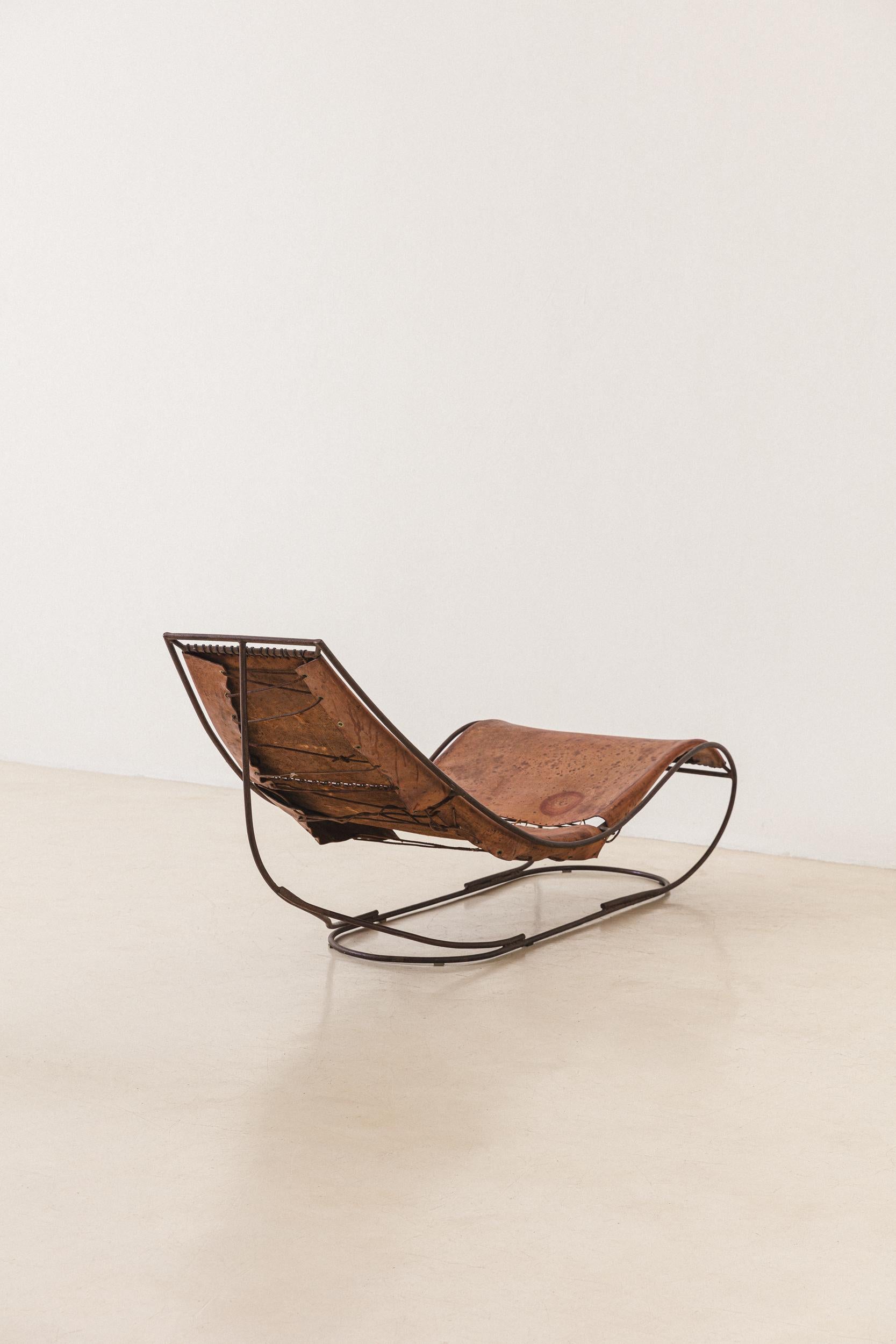 Brazilian Chaise Lounge by Hugo França, Leather and Iron, Brazil, 1980s For Sale