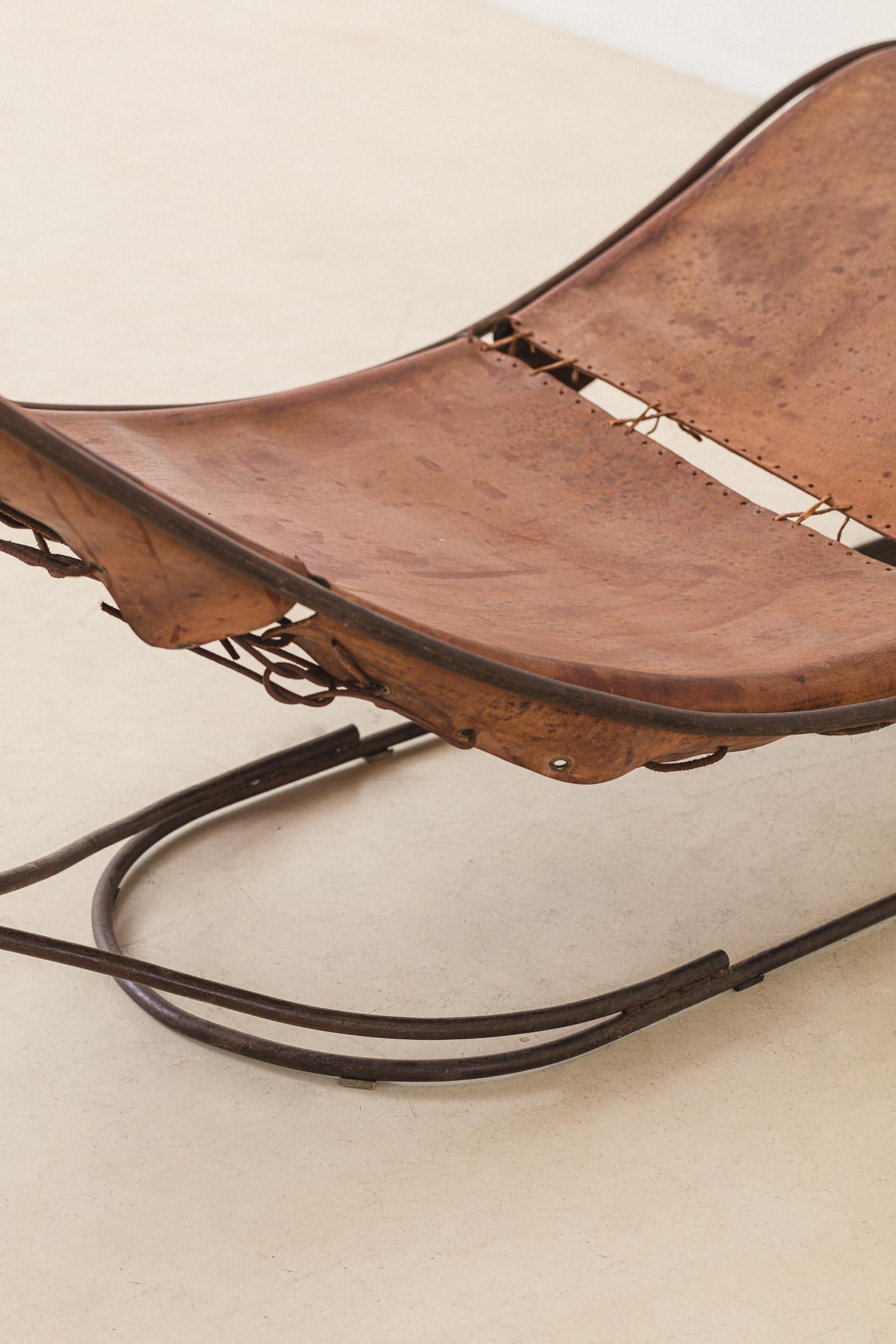 Chaise Lounge by Hugo França, Leather and Iron, Brazil, 1980s In Good Condition For Sale In New York, NY
