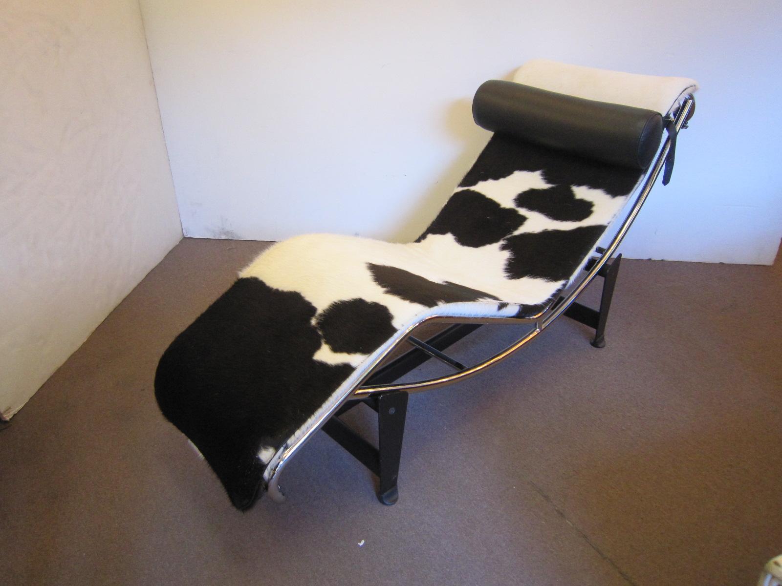 Chromed tubular steel with blackened steel base, full grain natural black and white cowhide in the style of Le Corbusier. The LC4 model is a chaise longue originally designed in 1928 by the Swiss architect Le Corbusier and French architect Charlotte