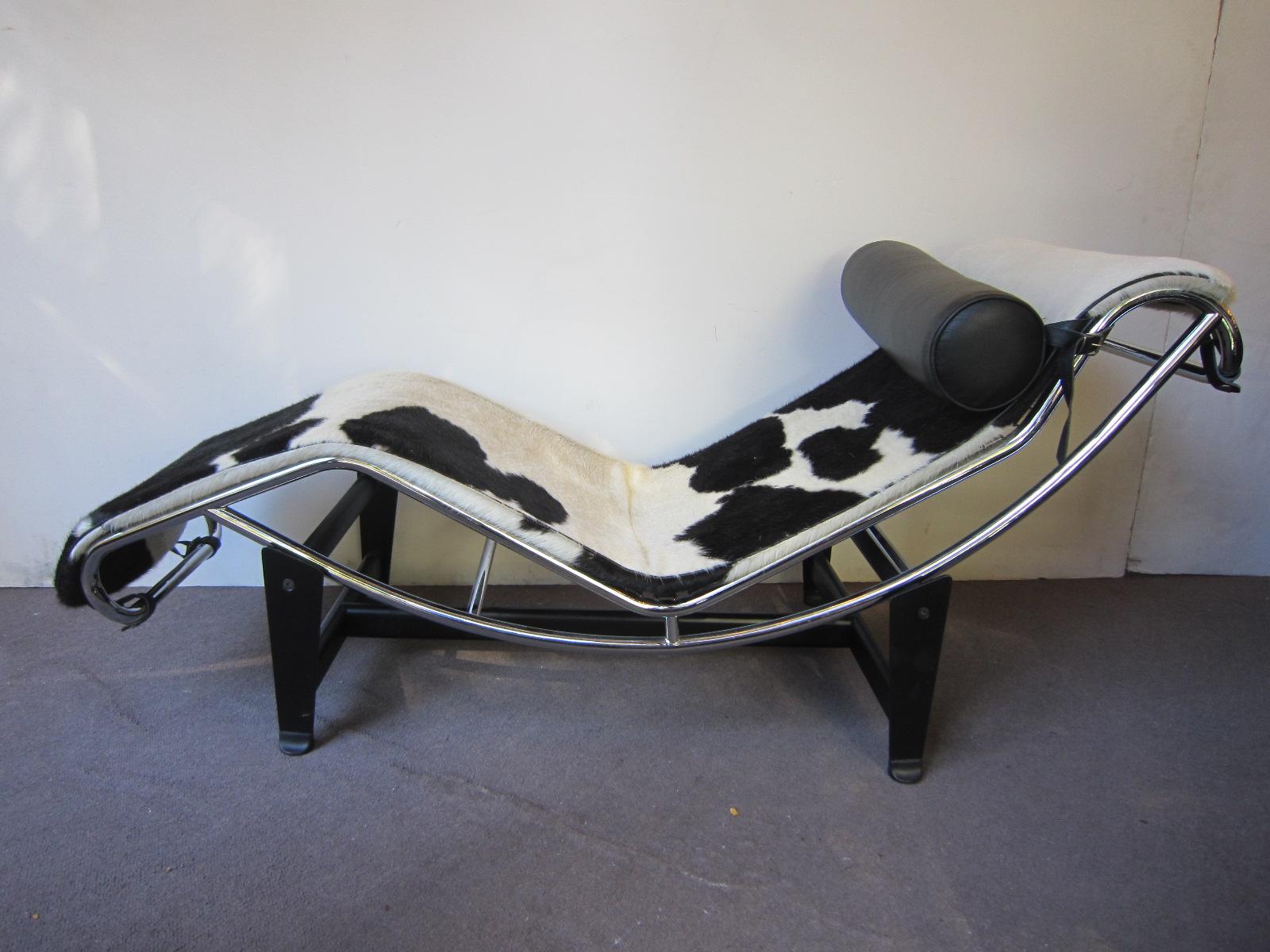 Modern Chaise Lounge Chair Black & White Cowhide with Black Leather Pillow Le Corbusier