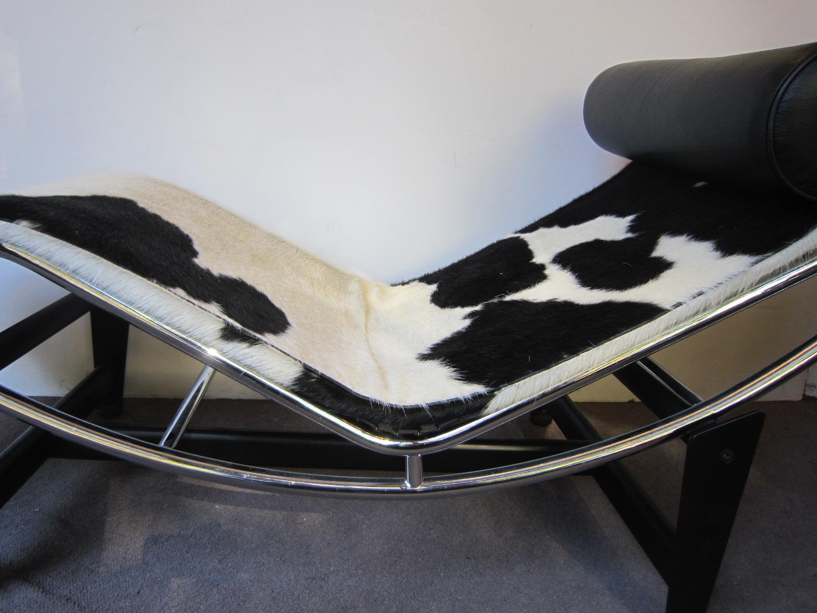 20th Century Chaise Lounge Chair Black & White Cowhide with Black Leather Pillow Le Corbusier