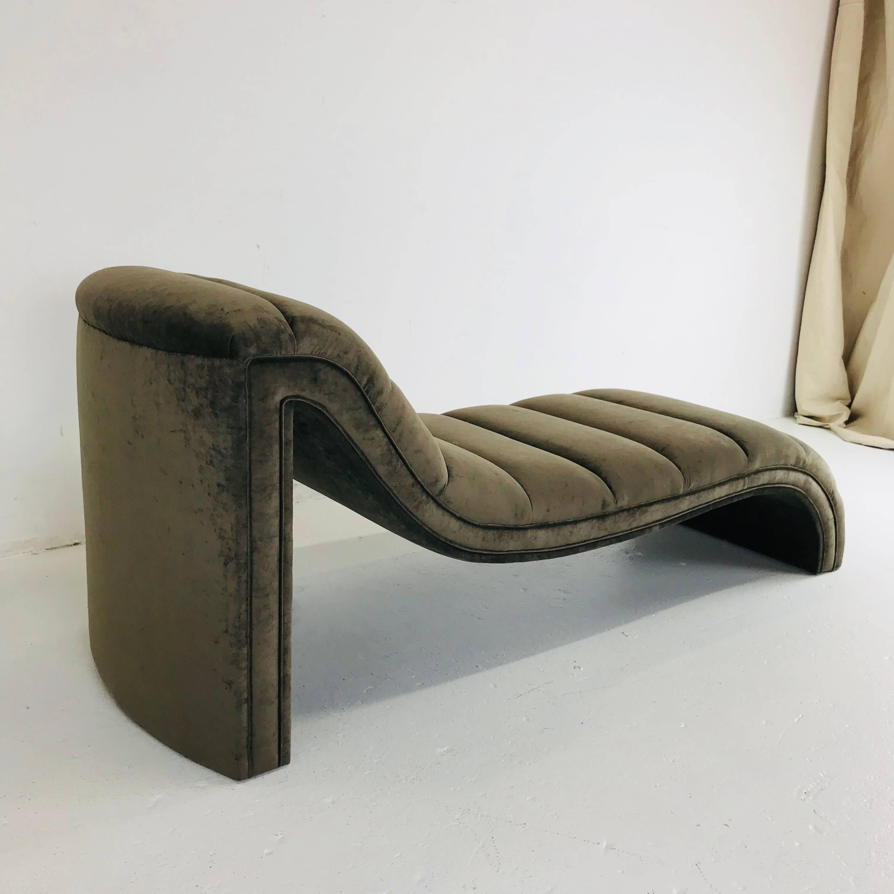 Chaise Lounge, Custom In New Condition In Dallas, TX