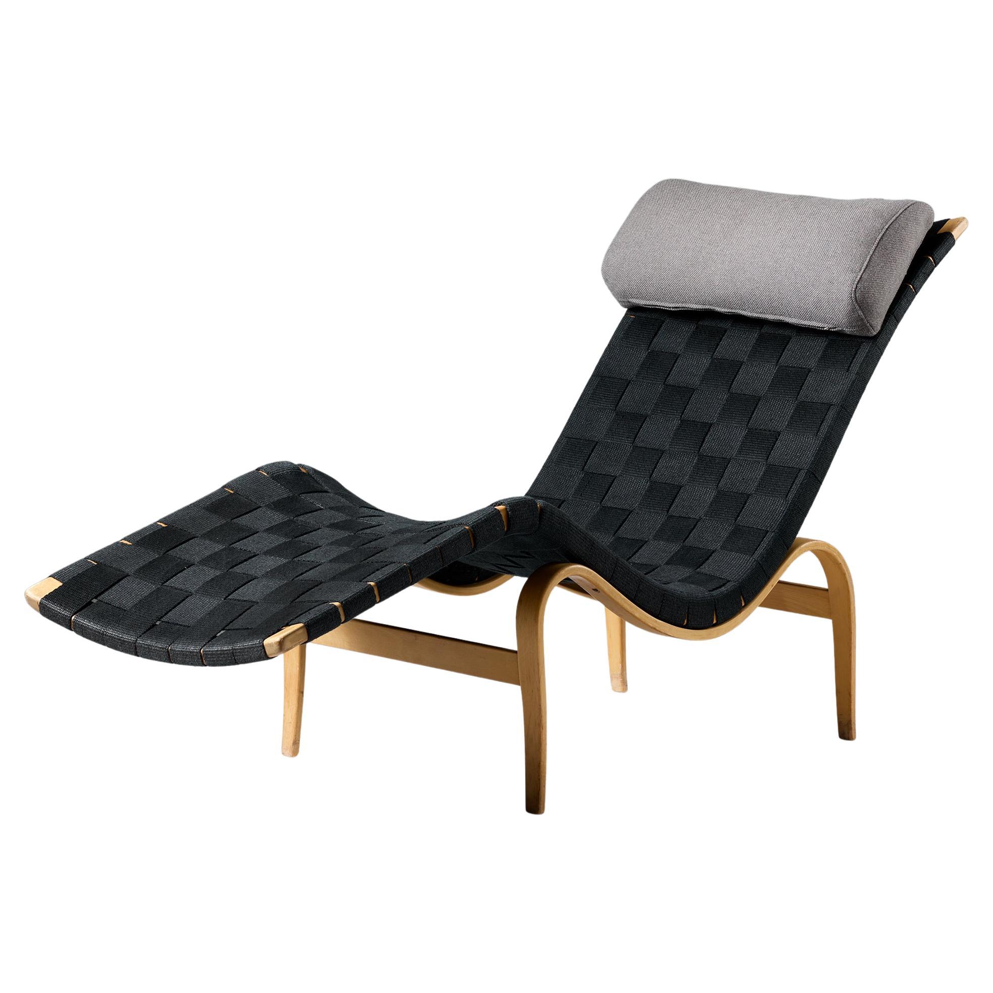 Chaise lounge Designed by Bruno Mathsson For Sale