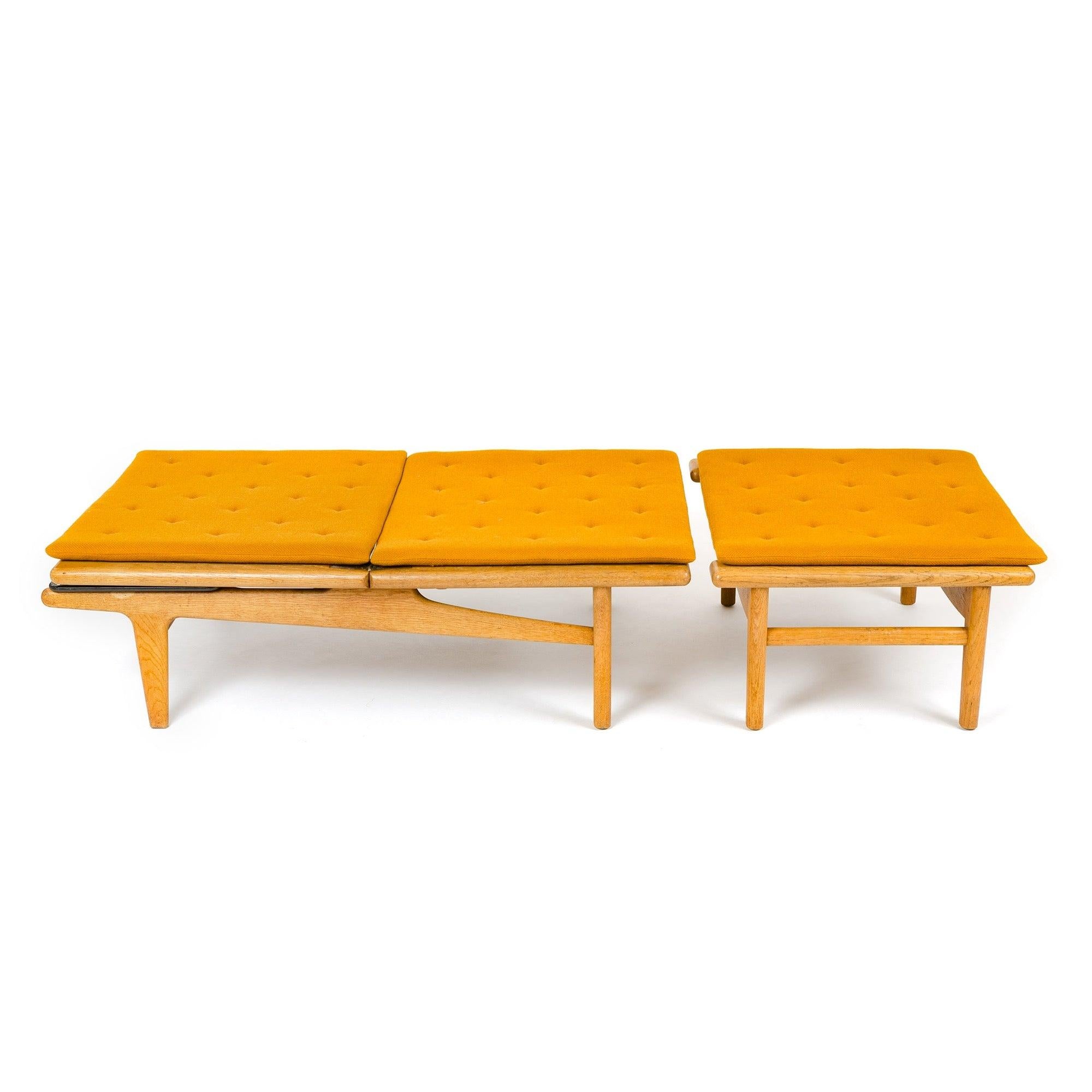 Chaise Lounge di Hans J. Wegner per Getama, 1954 In condizioni discrete in vendita a Sagaponack, NY