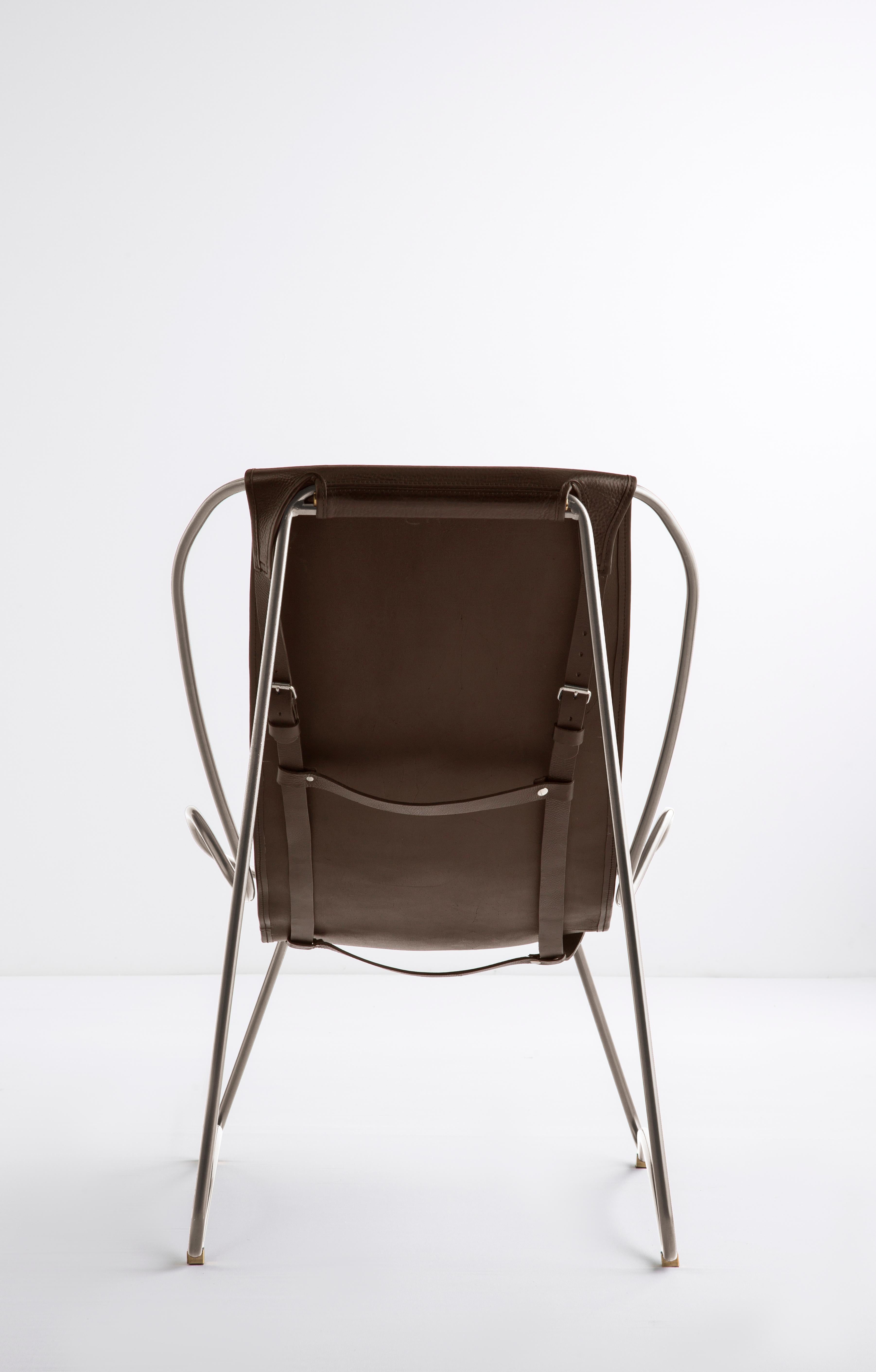 Skulpturale Contemporary Chaise Lounge Alt-Silberner Stahl & Dunkelbraunes Leder (Moderne) im Angebot