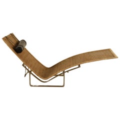 Chaise longue PK24 par Poul Kjærholm