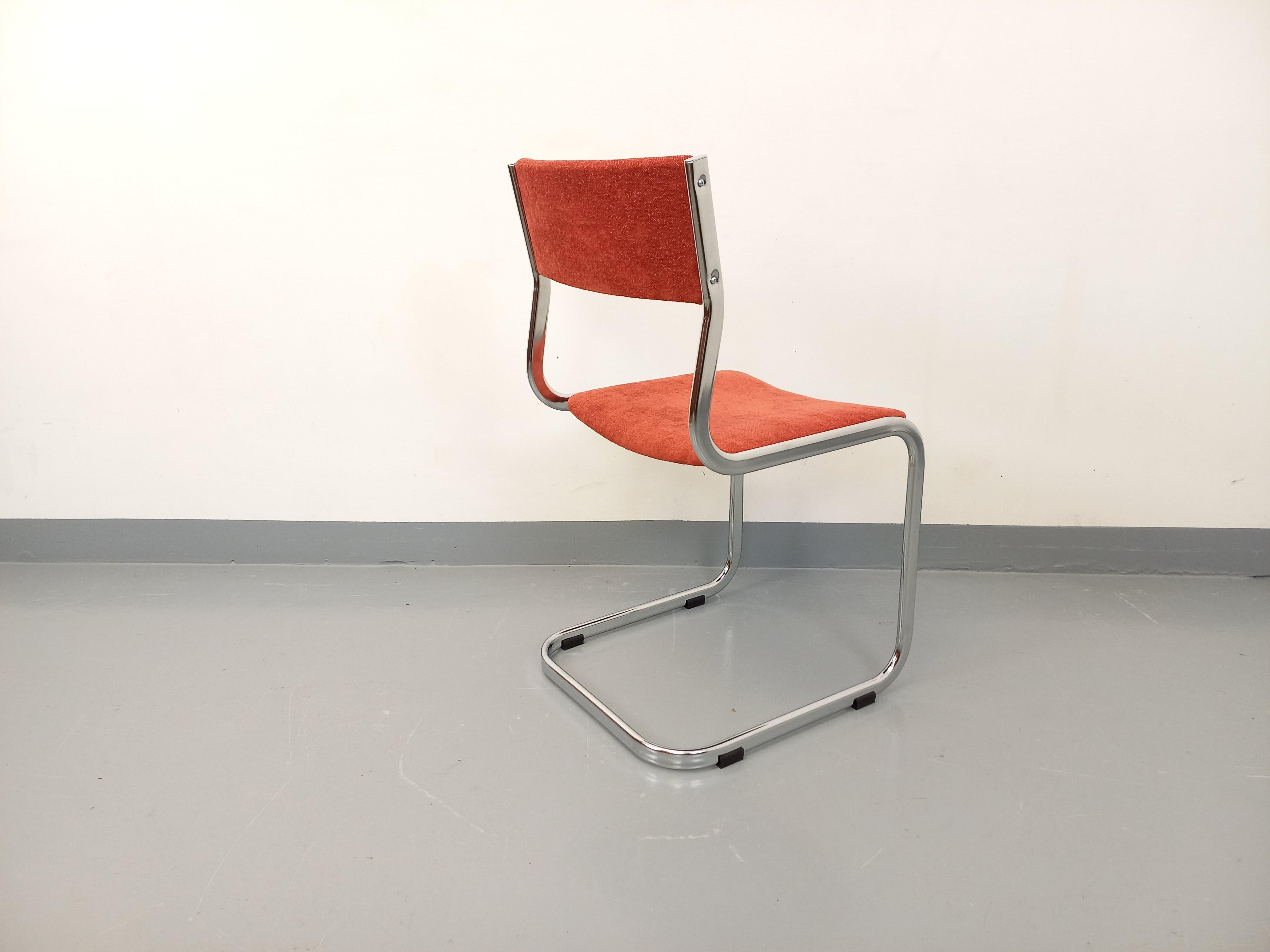 Chaise luge vintage en métal chromé et tissu des années 70 en Bueno estado para la venta en BESANÇON, FR
