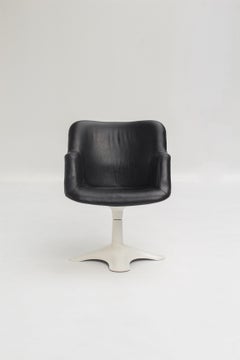 Chaise modèle Junior en cuir noir par Yrjö Kukkapuro, années 1970