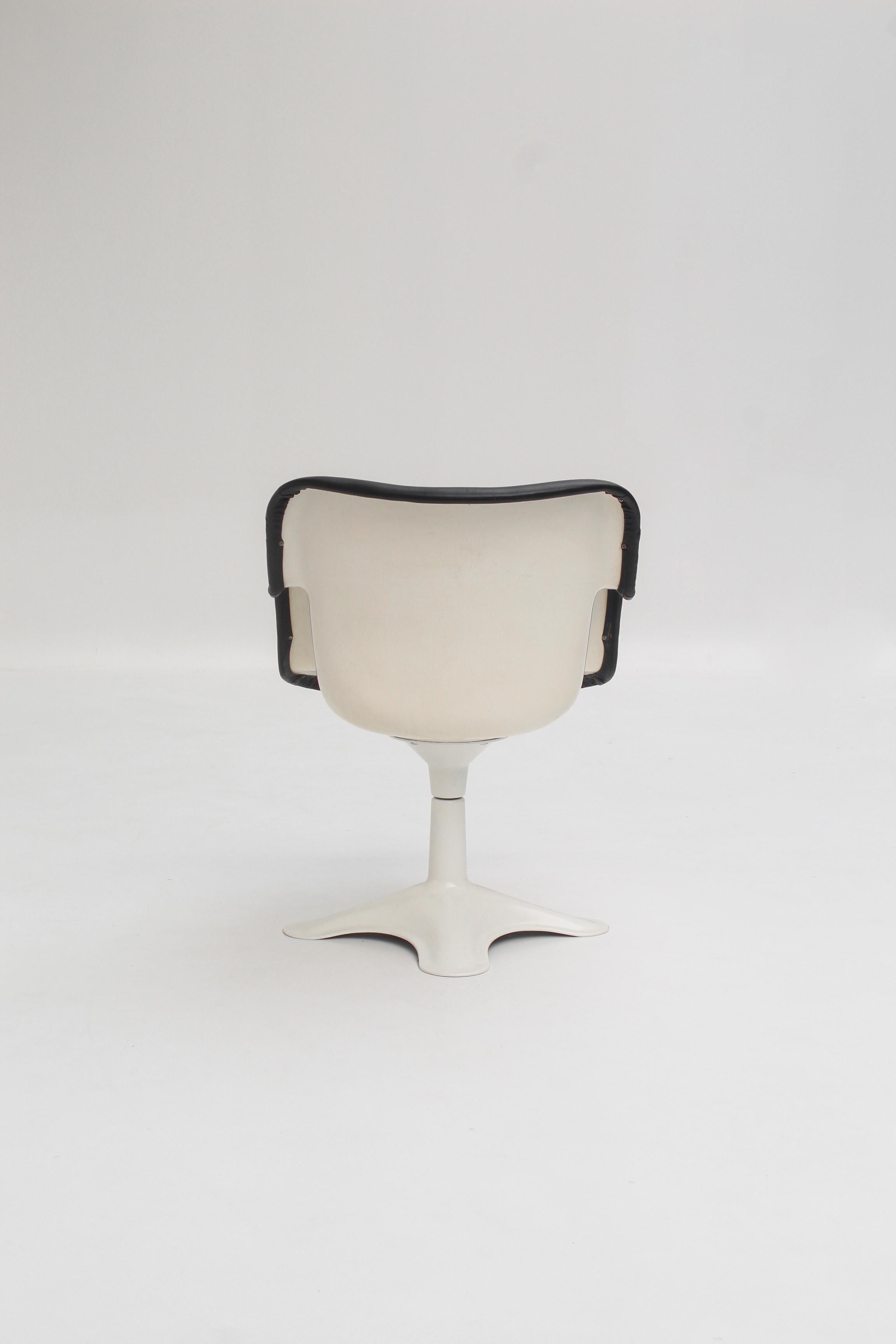 Chaise modèle Junior en cuir noir par Yrjö Kukkapuro, années 1970 Finlandés en venta