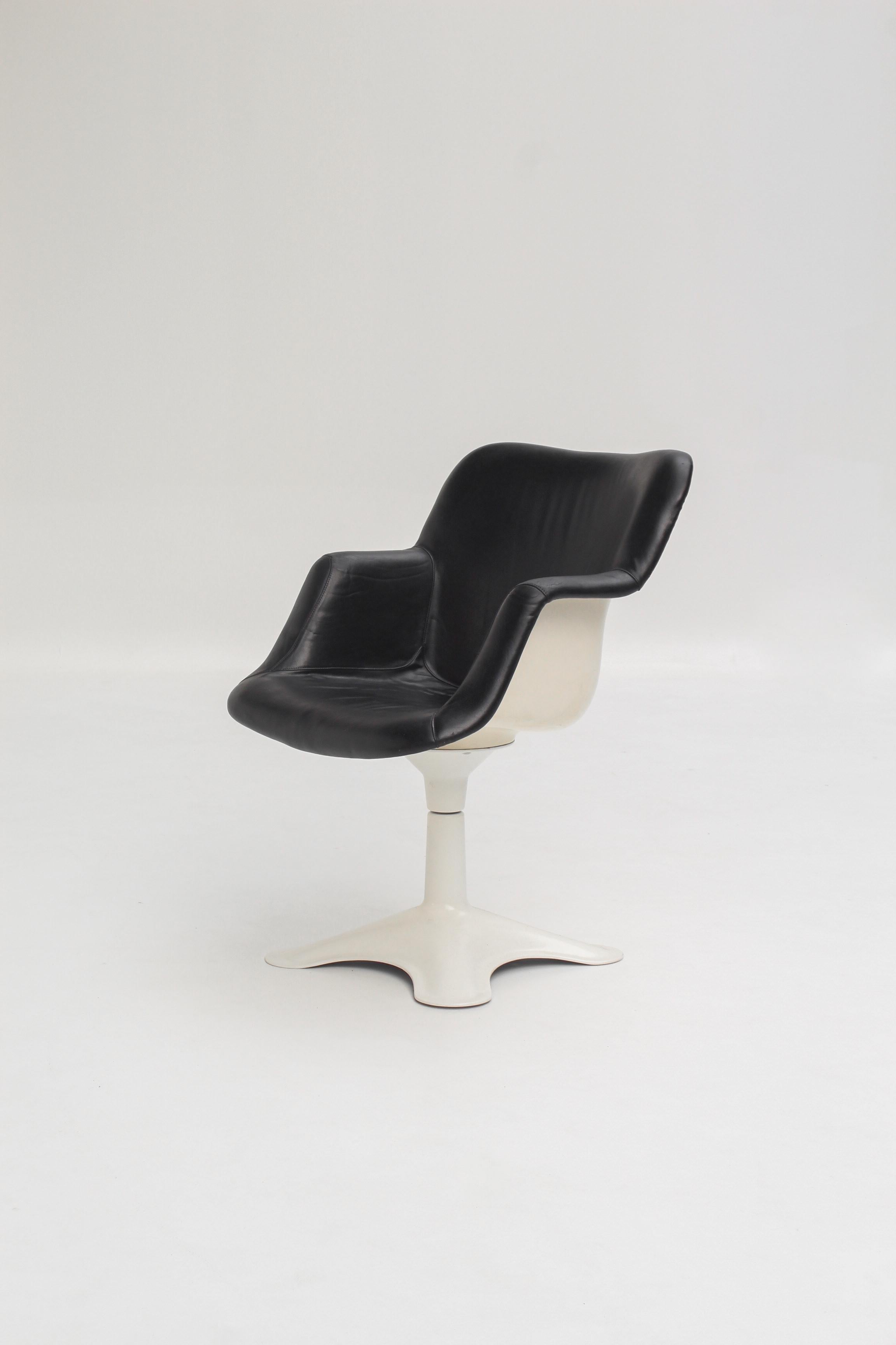 Chaise modèle Junior en cuir noir par Yrjö Kukkapuro, années 1970 en venta