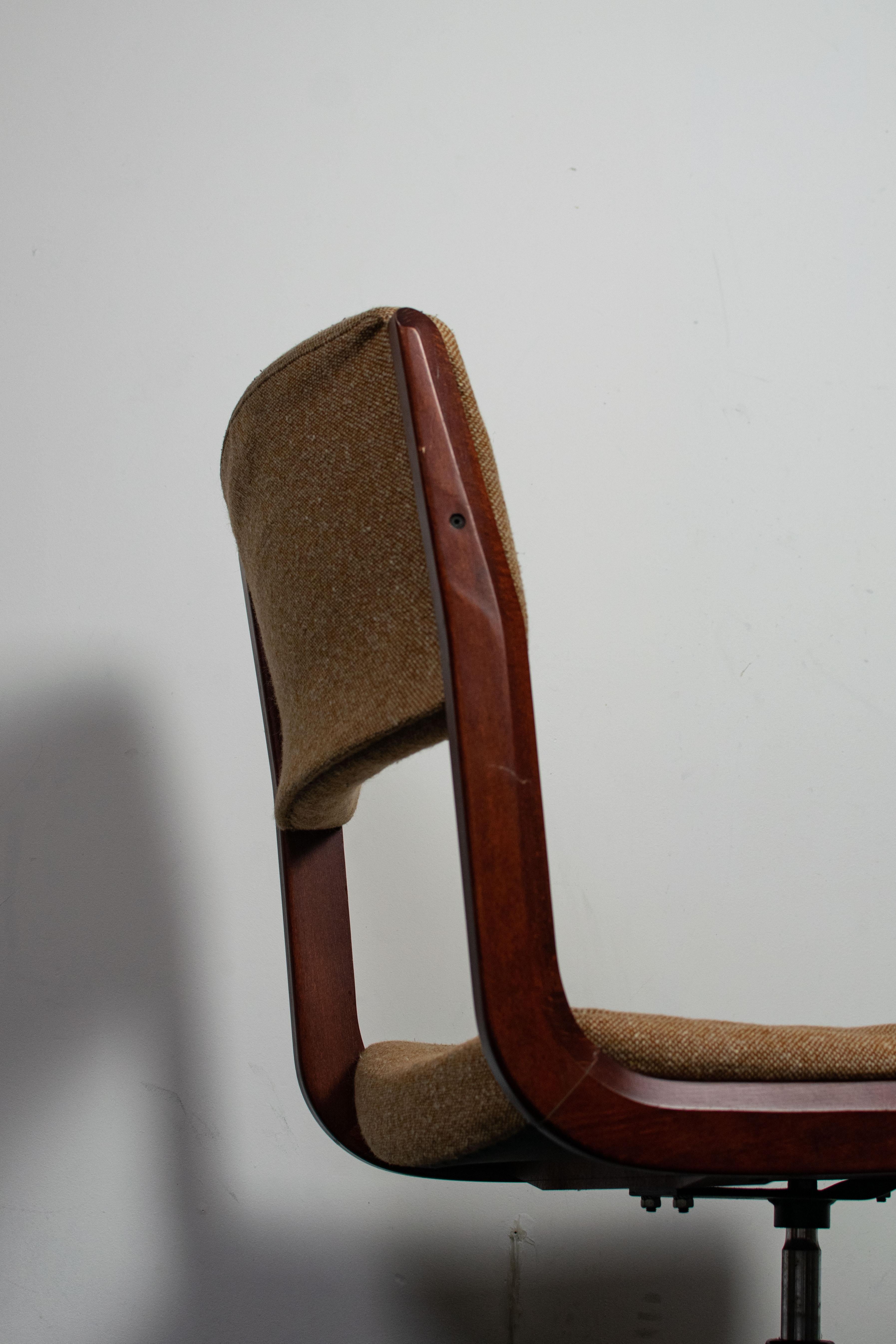 Chaise pivotante en teck danoise mi-siècle, 1960 Bon état à Busserolles, FR