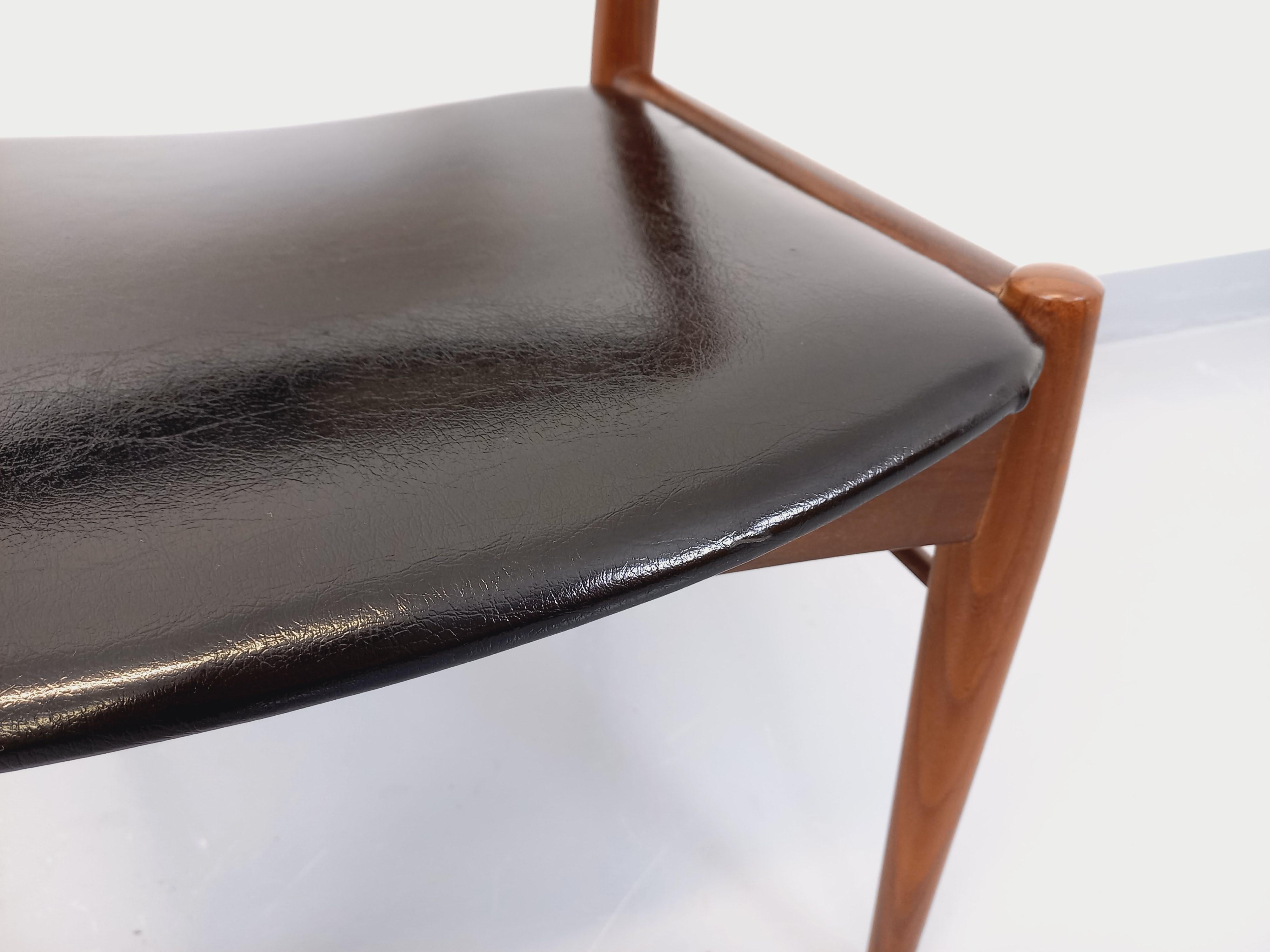 Chaise scandinave vintage en teck et skai des années 50 60 en venta 8