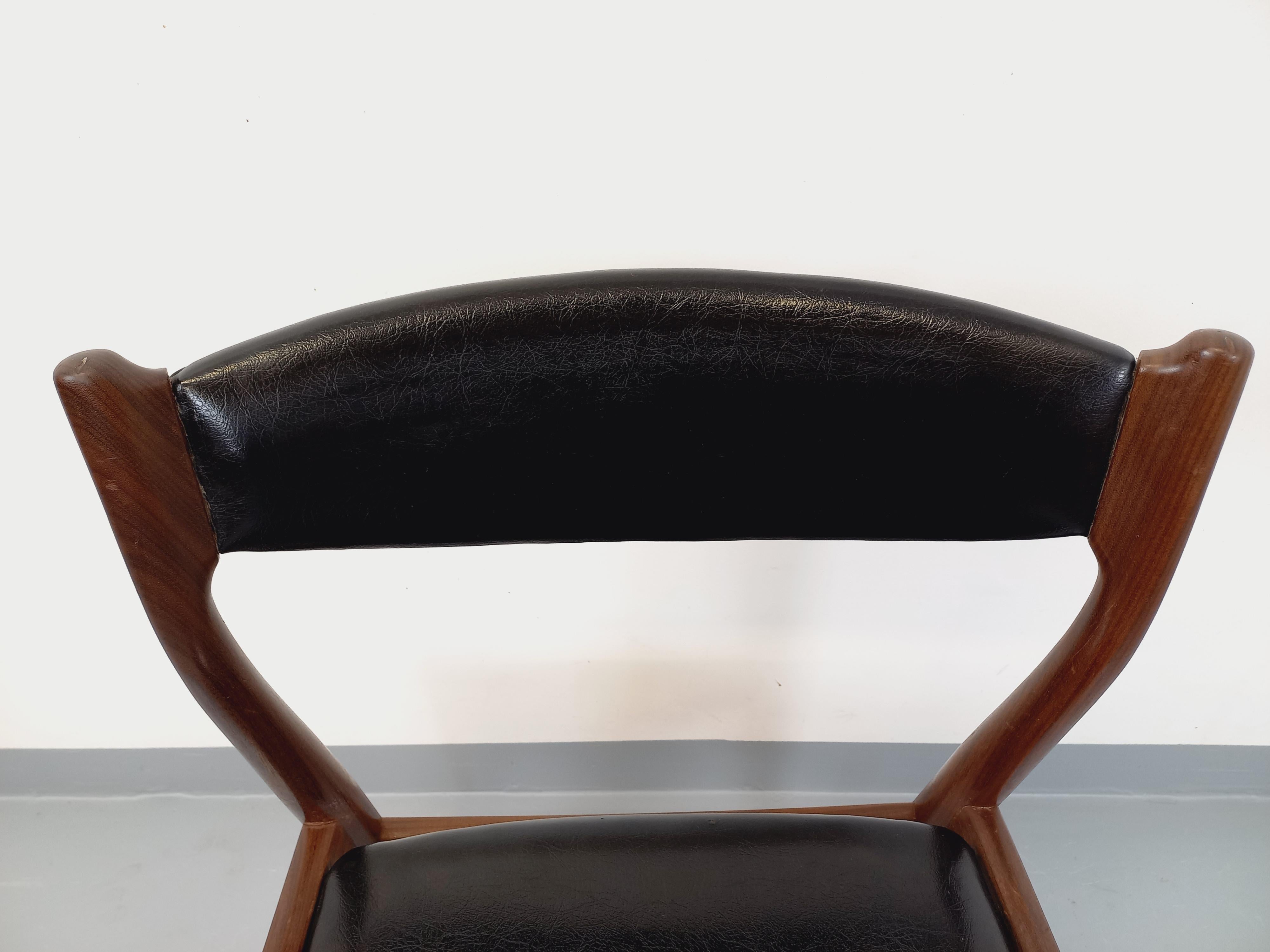 Chaise scandinave vintage en teck et skai des années 50 60 Escandinavo moderno en venta