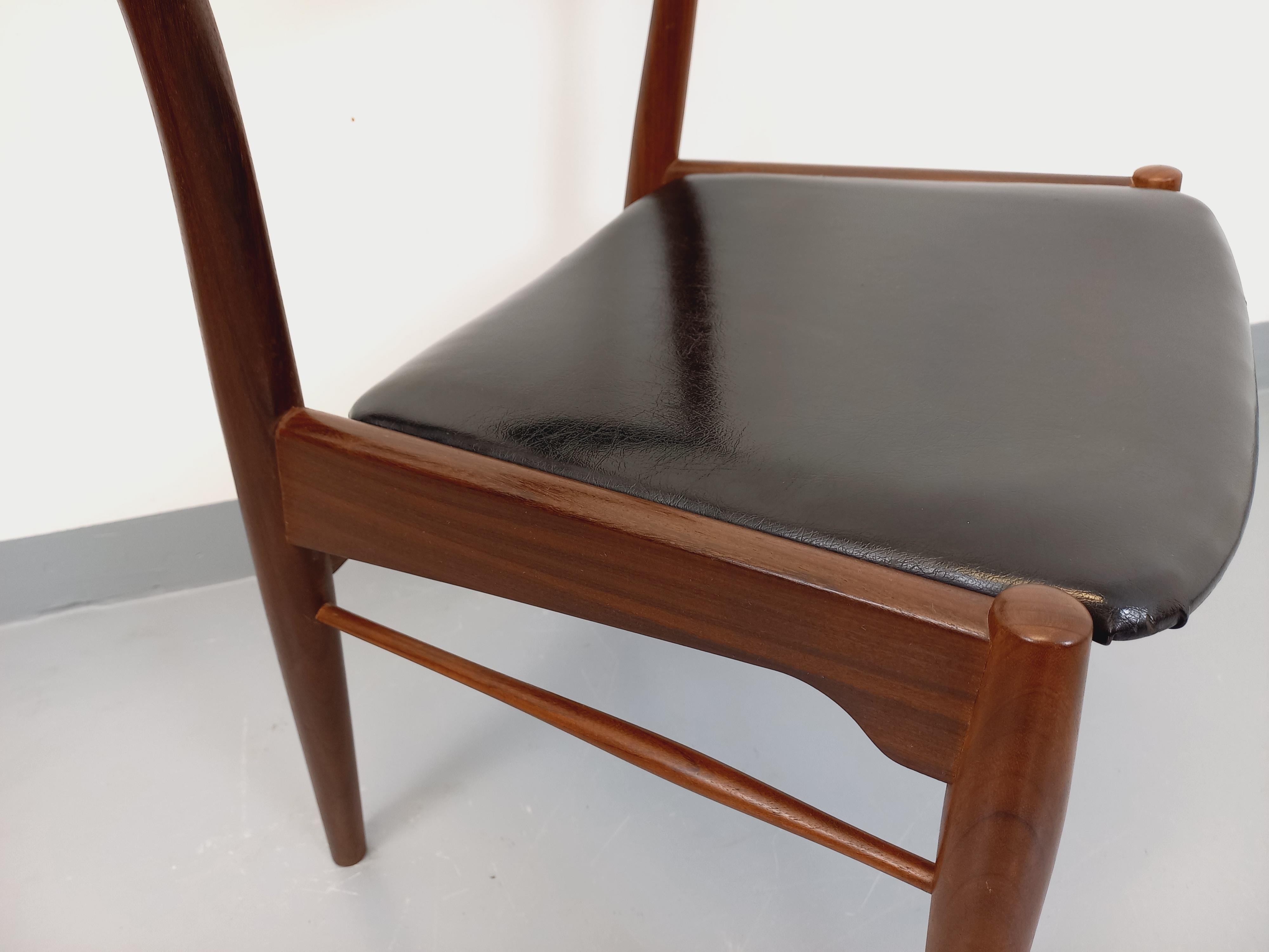 Chaise scandinave vintage en teck et skai des années 50 60 en Bueno estado para la venta en BESANÇON, FR