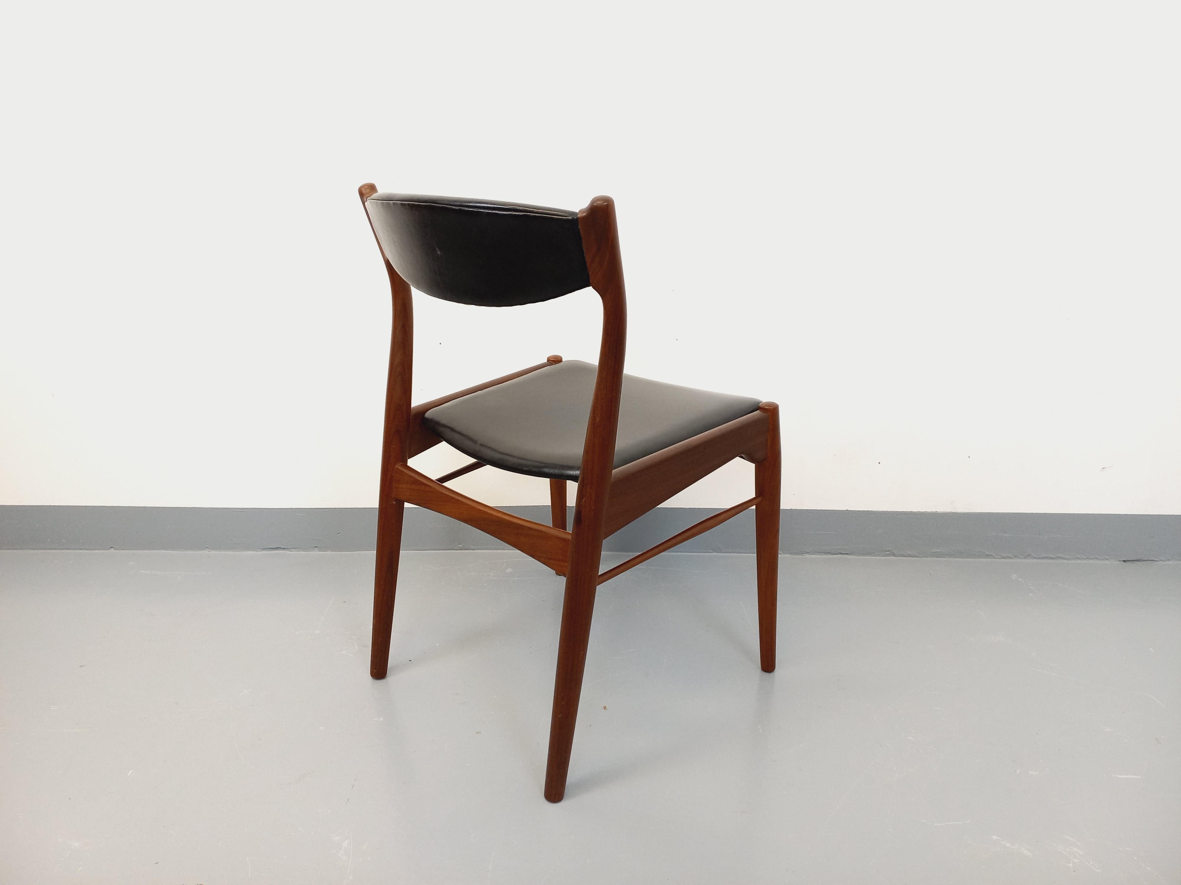 Chaise scandinave vintage en teck et skai des années 50 60 en venta 1