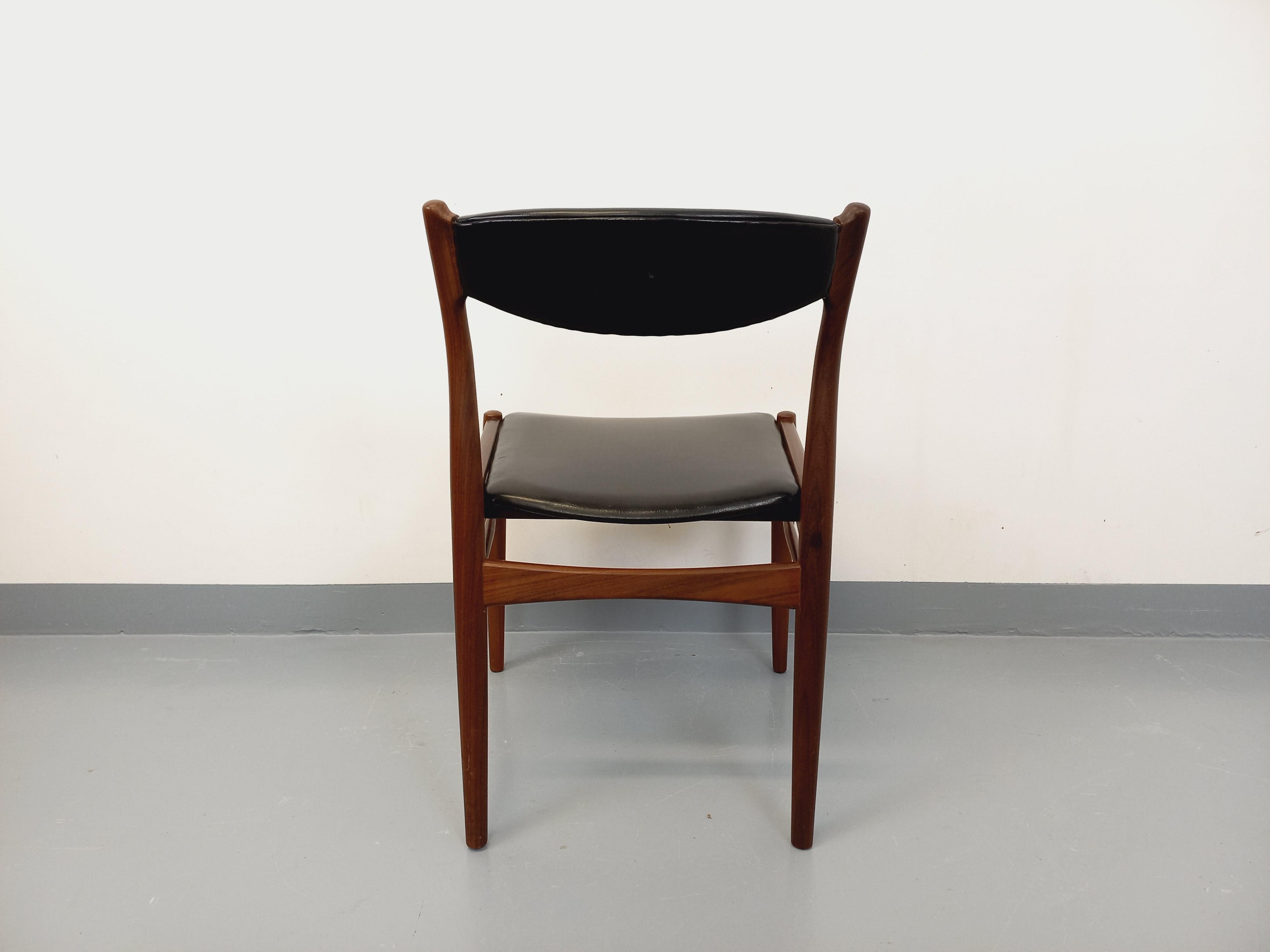 Chaise scandinave vintage en teck et skai des années 50 60 en venta 2