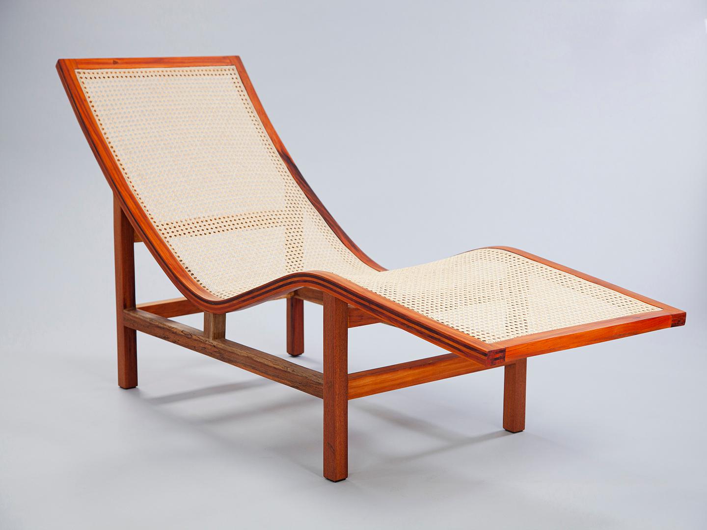 Moderne Chaise Sossego en bois massif brésilien et paille naturelle en vente