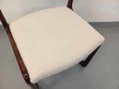 Chaise traîneau vintage de marque Baumann en bois et tissu bouclette années 60
