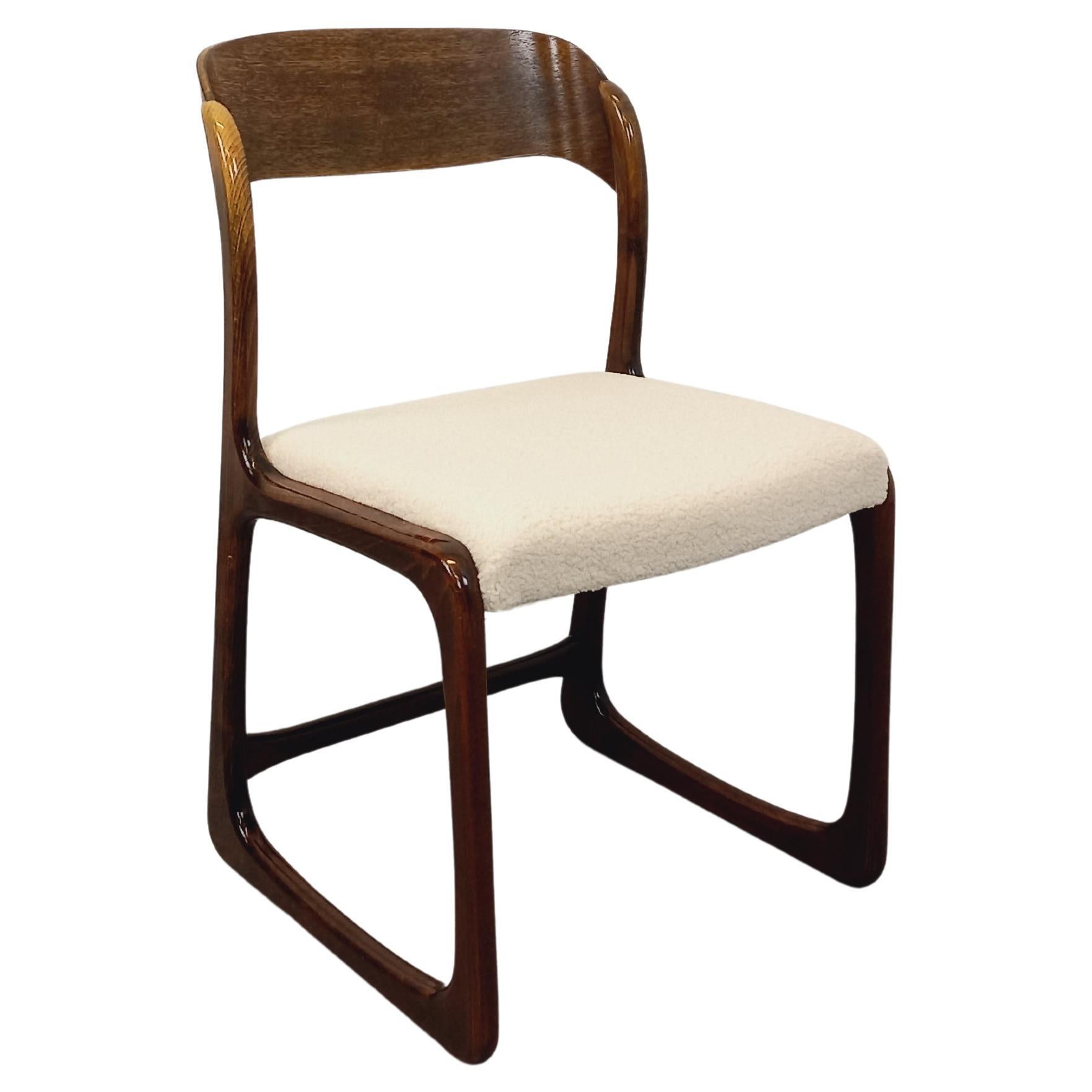 Chaise traîneau vintage de marque Baumann en bois et tissu bouclette années 60