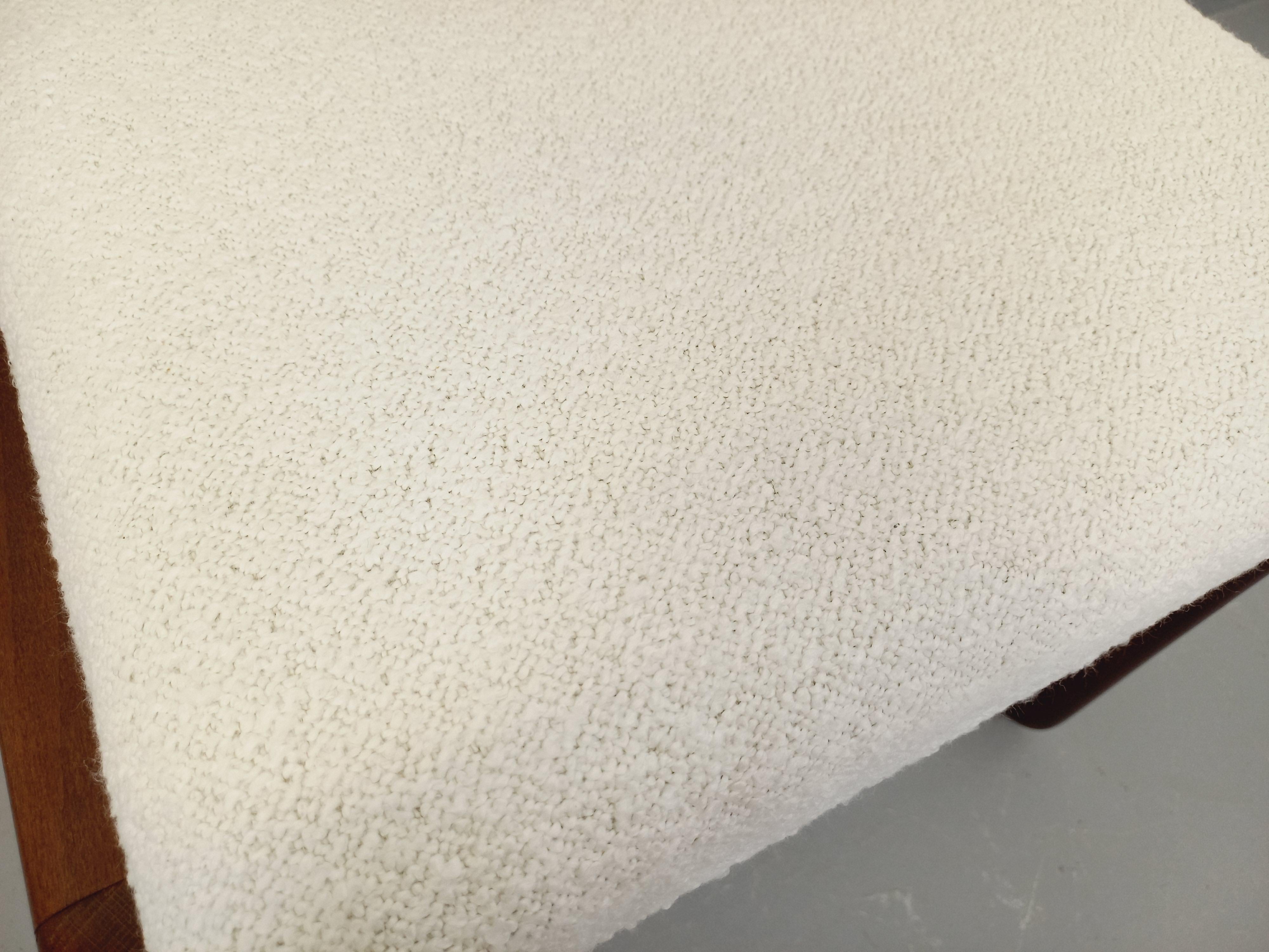 Chaise traîneau vintage de marque Baumann en bois et tissu bouclette des années 6