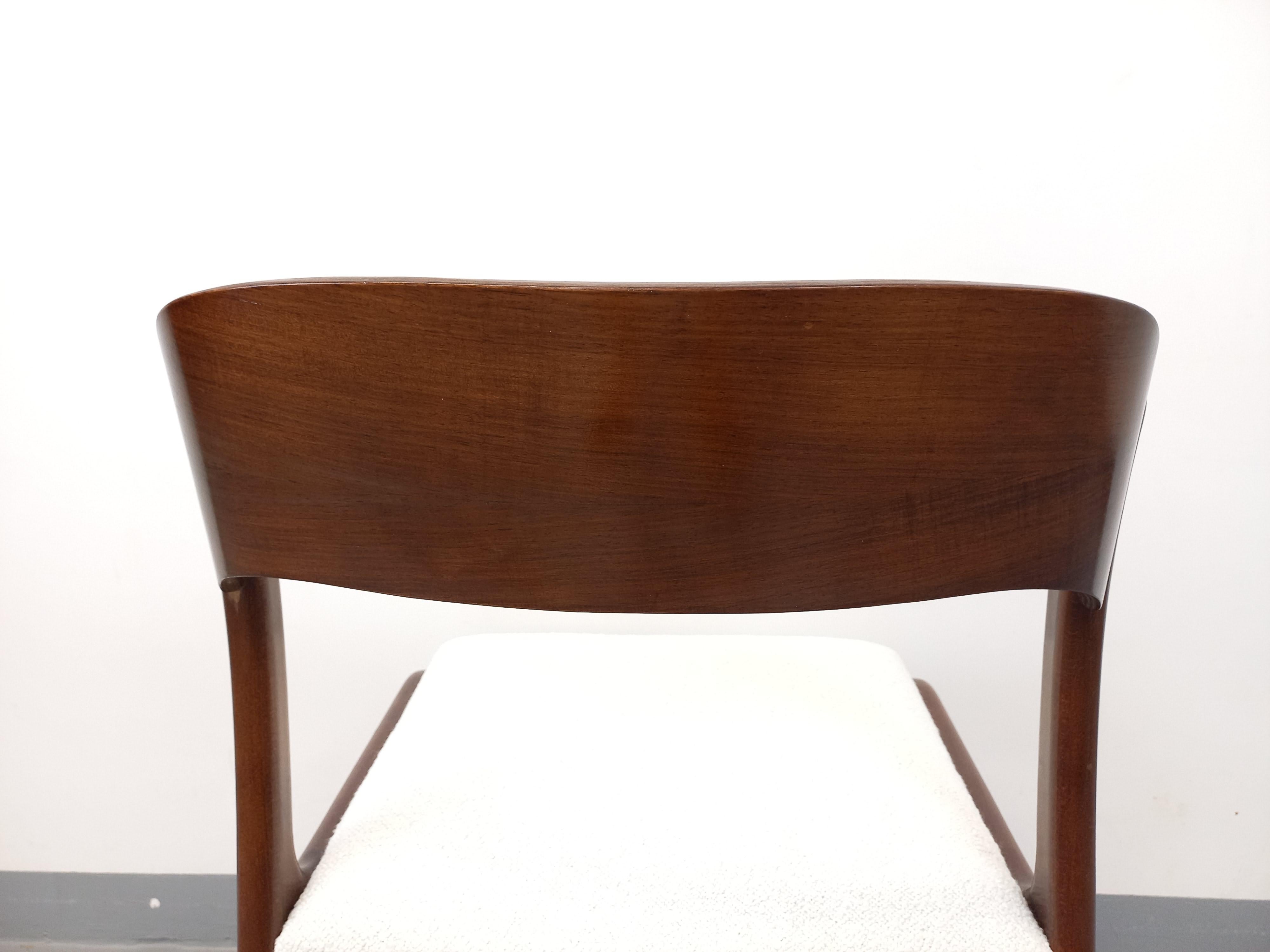 Chaise traîneau vintage de marque Baumann en bois et tissu bouclette des années In Good Condition In BESANÇON, FR