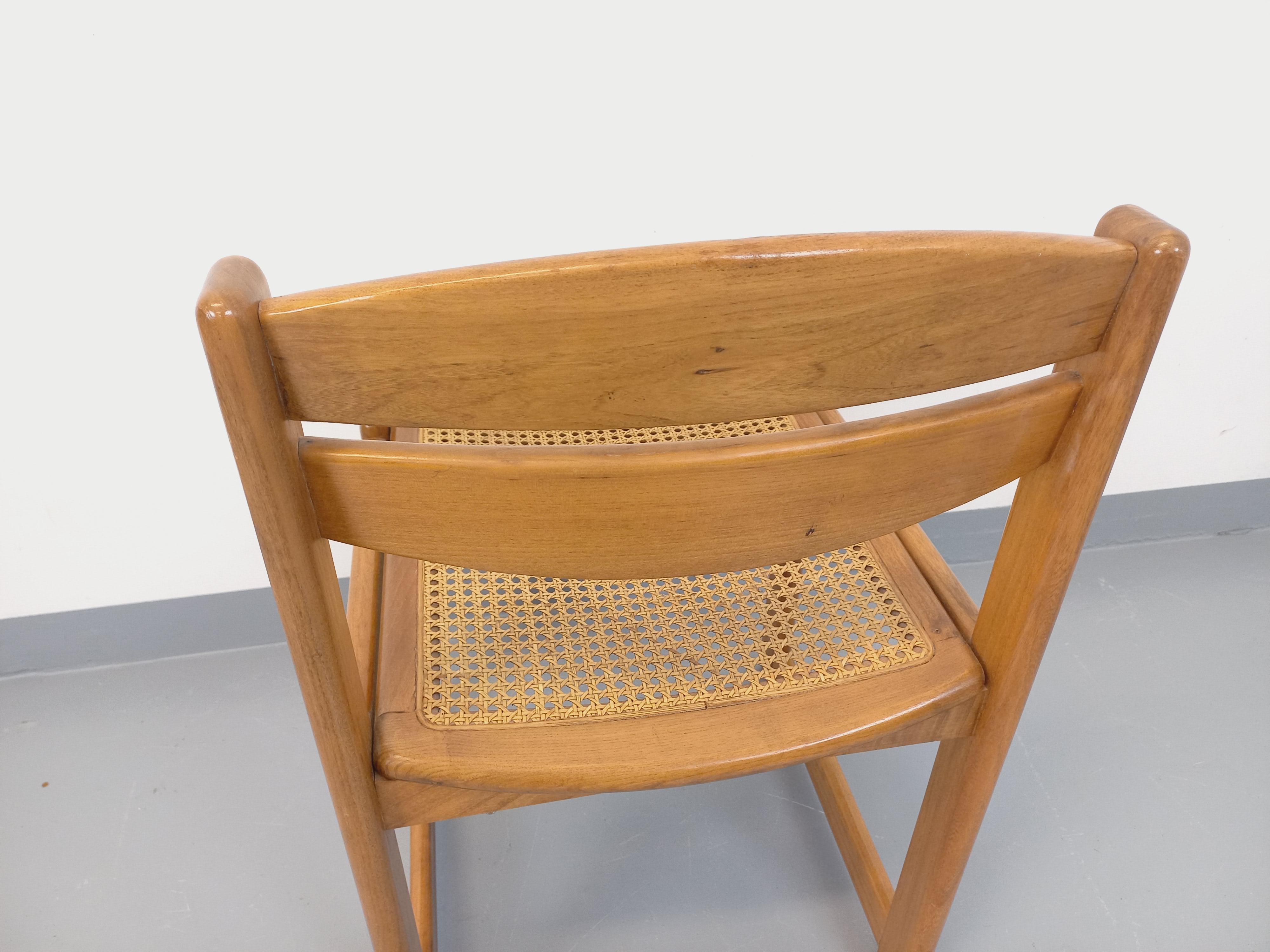 Chaise traîneau vintage en bois de hêtre et cannage des années 70 80 (Holz) im Angebot
