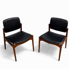 Chaises " Kapitän " par Erik Buch