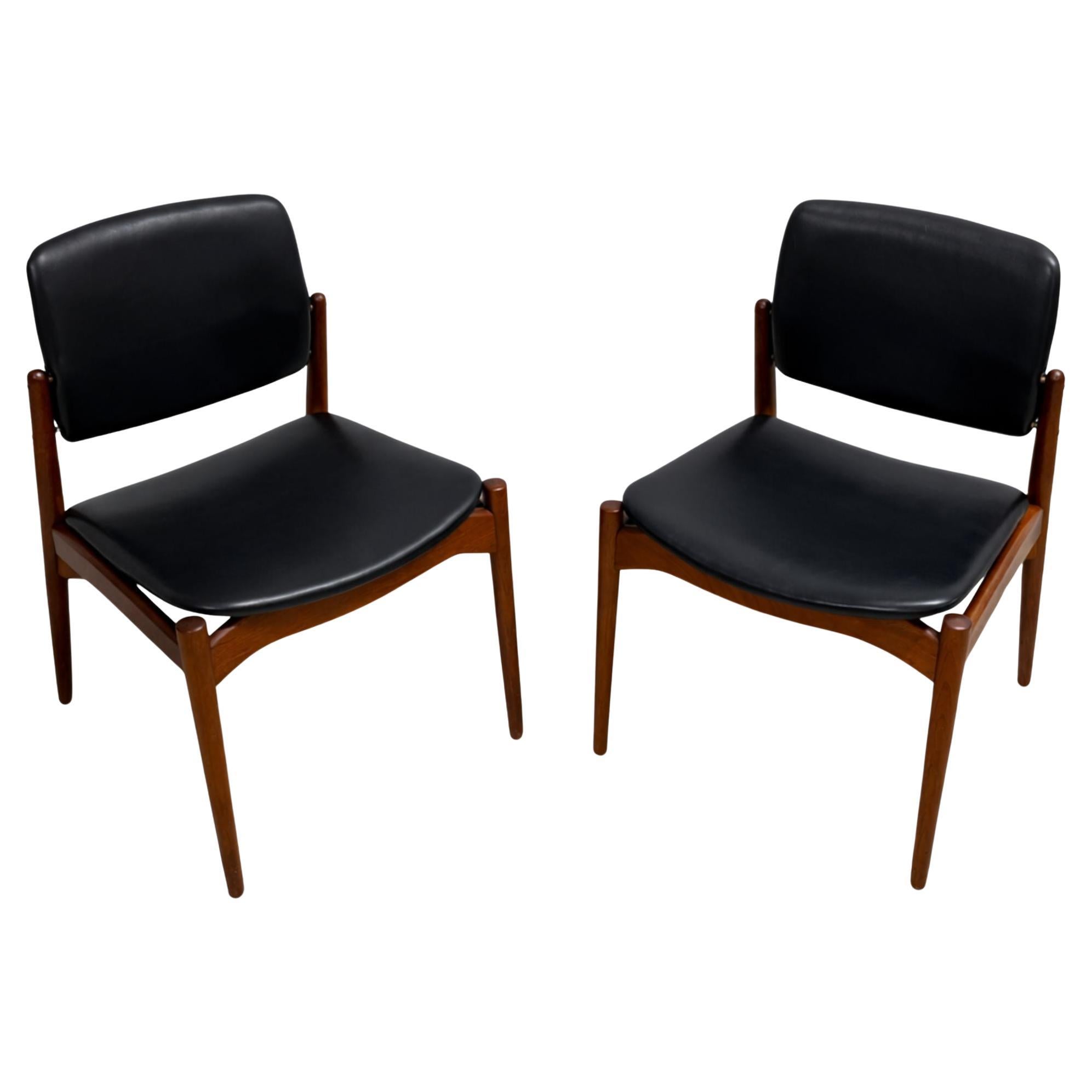 Chaises « Captain » par Erik Buch