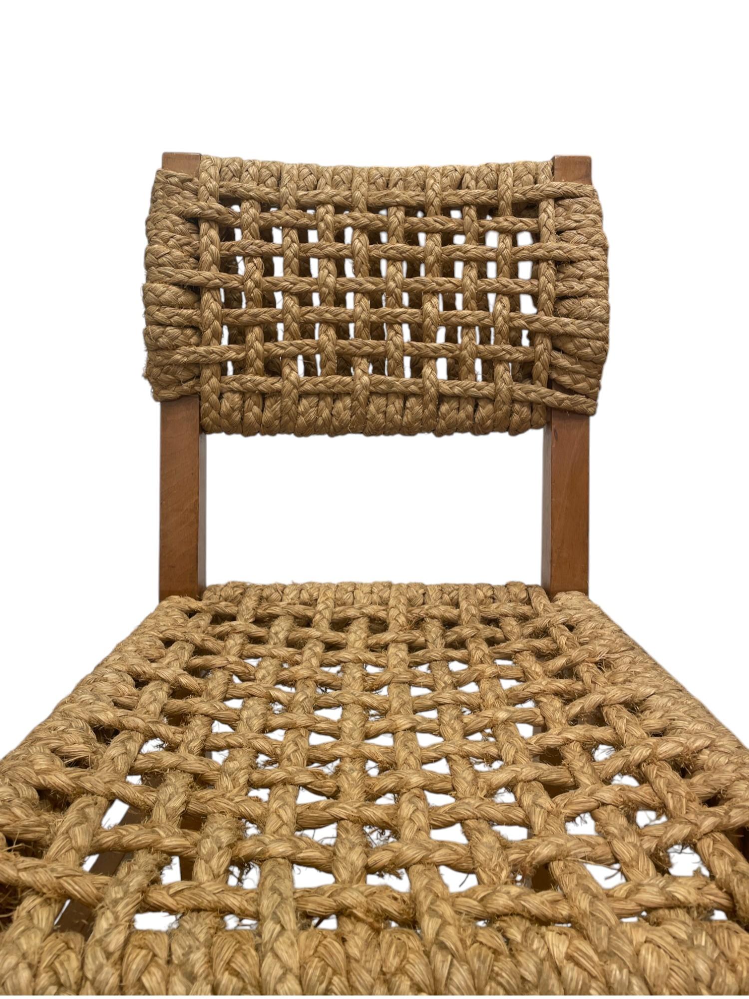 Sillas de madera de haya curvada, cuerda trenzada de fibra vegetal de abacá, de Adrien & Frida Audoux-Minet para Vibo Vesoul, de 84 x 44 x 53 cm. 
Cantidad disponible : 5 