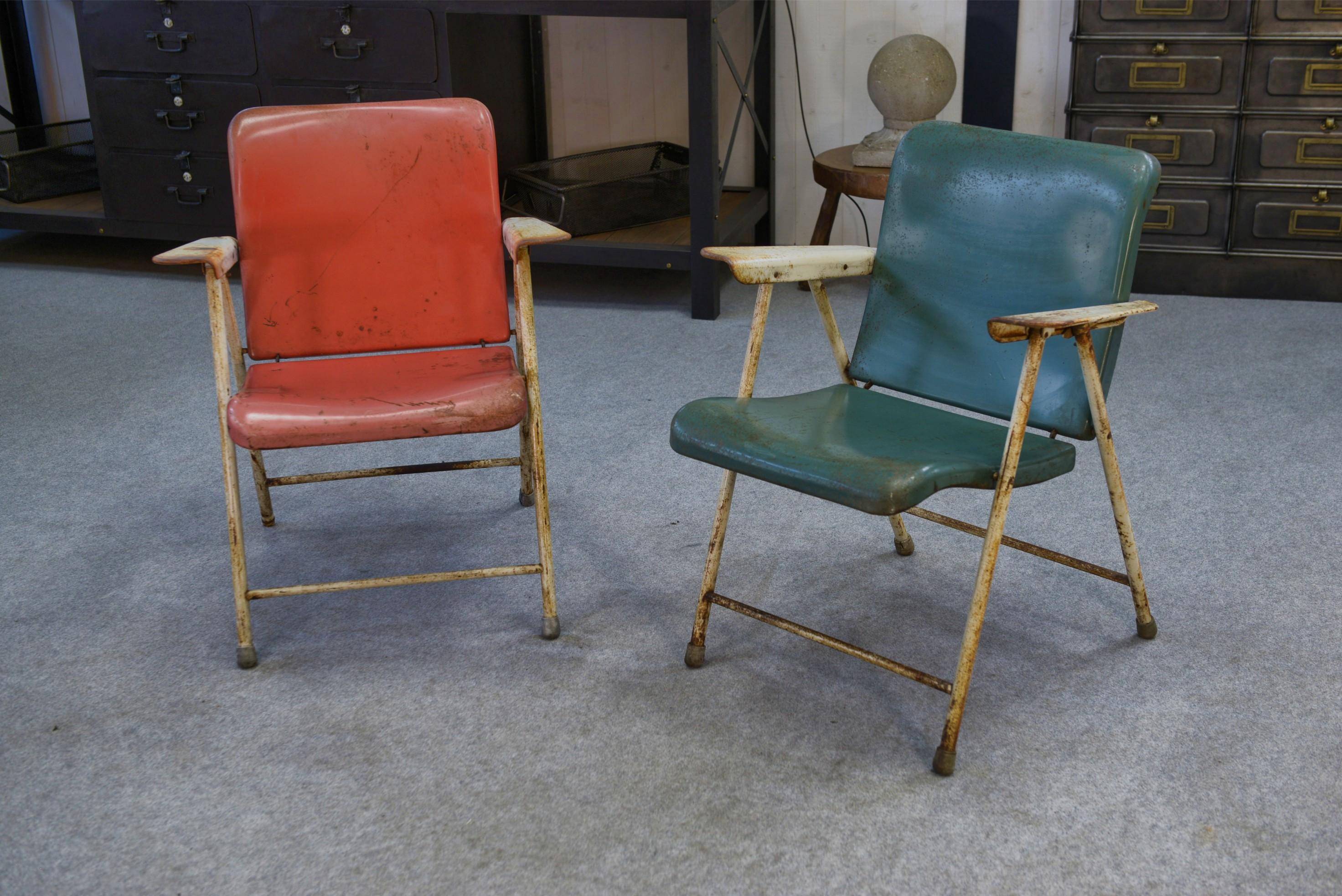 Chaises pliantes par Russel Wright pour Samsonite Chairs Anni '60

Negli anni '50, il designer americano Russel Wright ha collaborato con gli Shwayder Brothers Inc., produttori del marchio Samsonite, per creare una linea di sedie a sdraio
