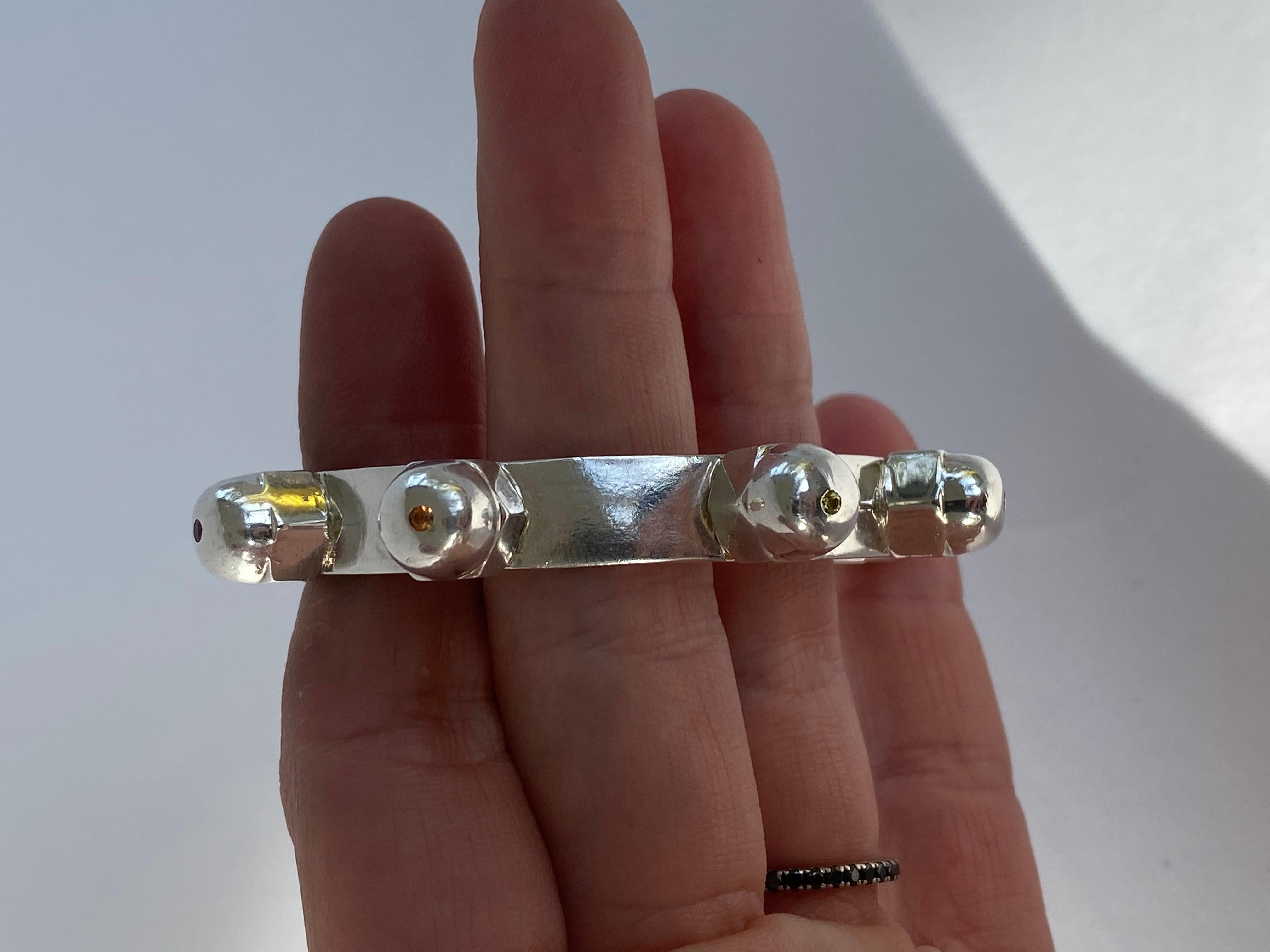 Bracelet manchette Chakra en argent sterling avec diamants blancs, émeraudes, saphirs et rubis J Dauphin en vente 6