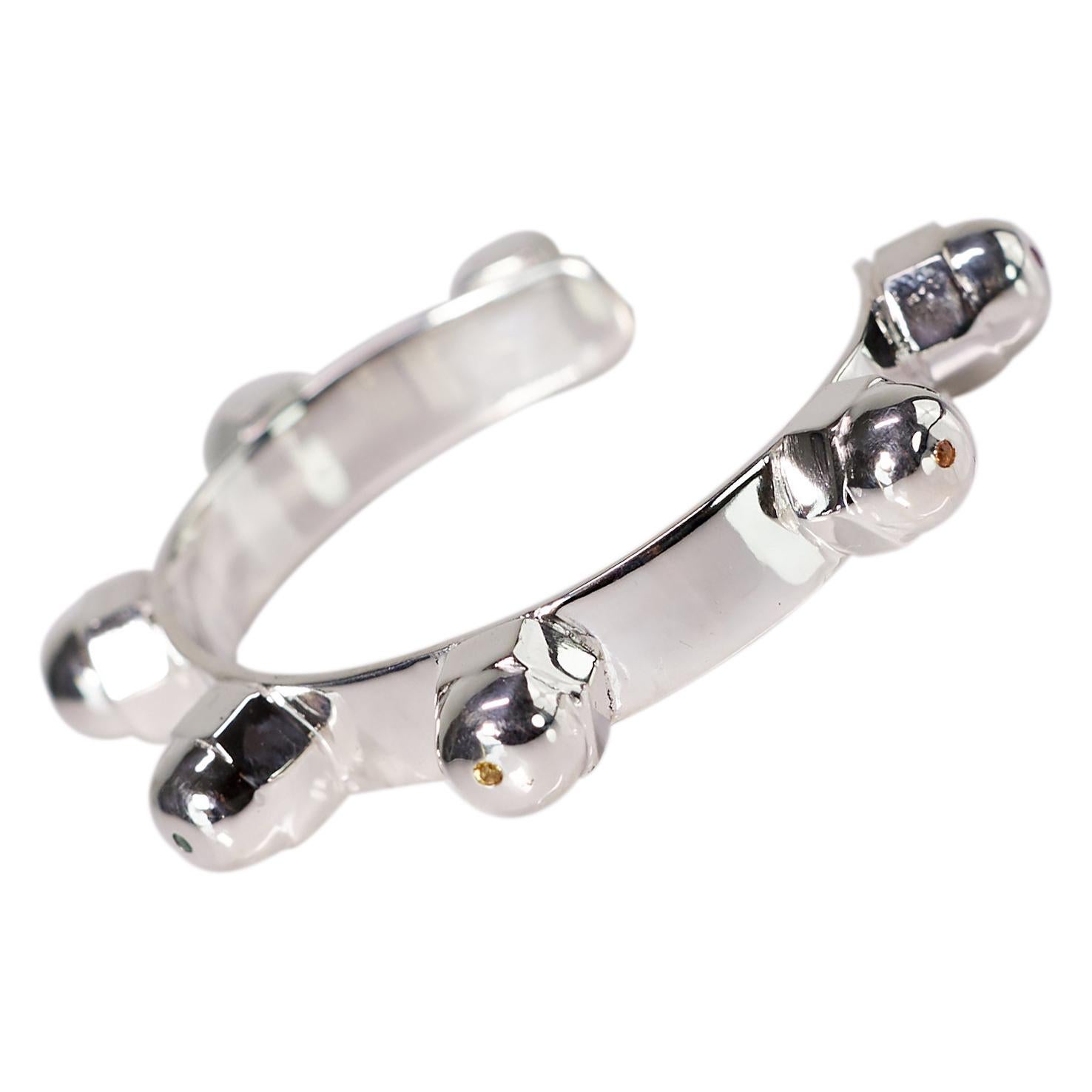 Victorien Bracelet manchette spirituel en argent sterling avec diamants blancs, émeraudes et saphirs en vente