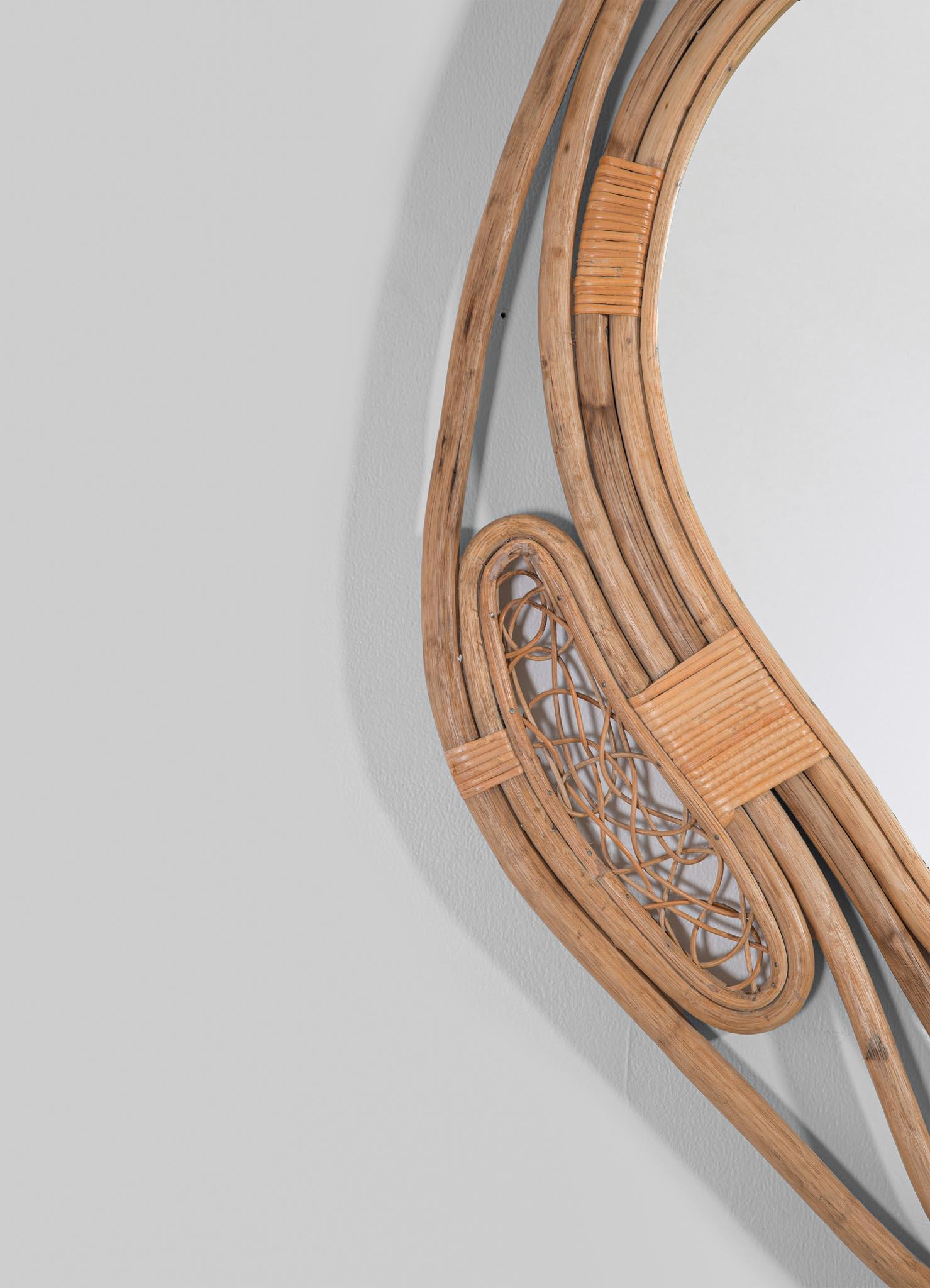 Vannerie Miroir rond Chakra en rotin Viya de Vikram Goyal en vente